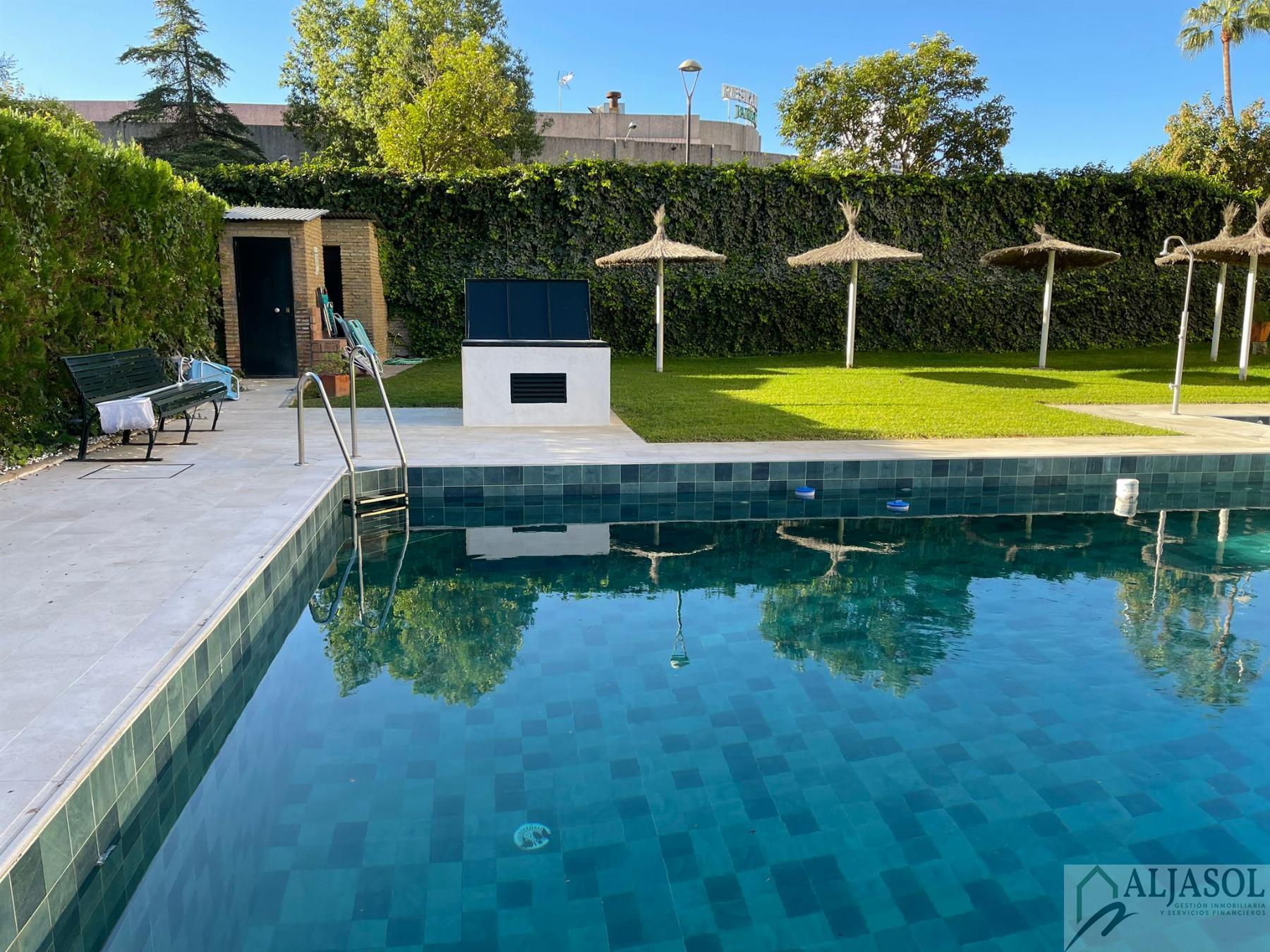 For sale of flat in Tomares