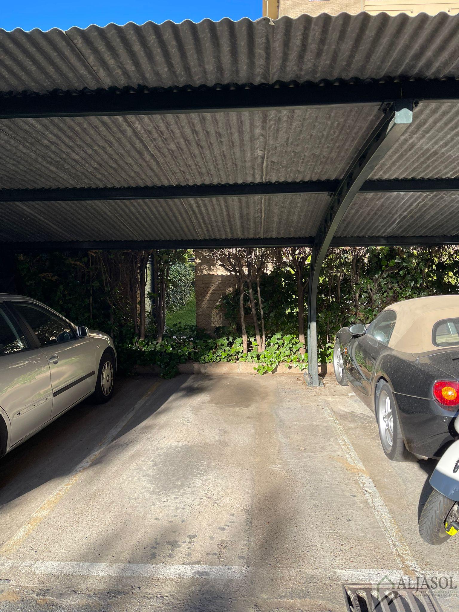 For sale of flat in Tomares