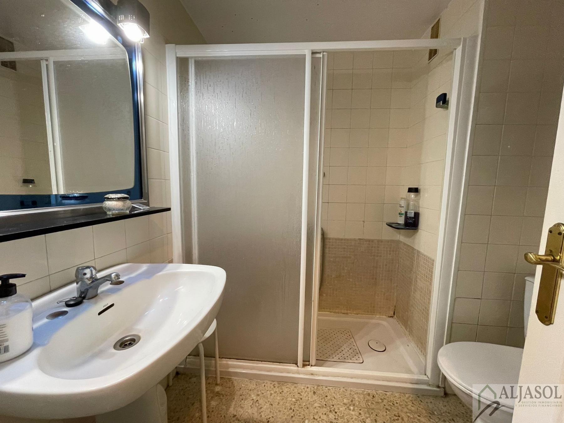 For sale of flat in Tomares