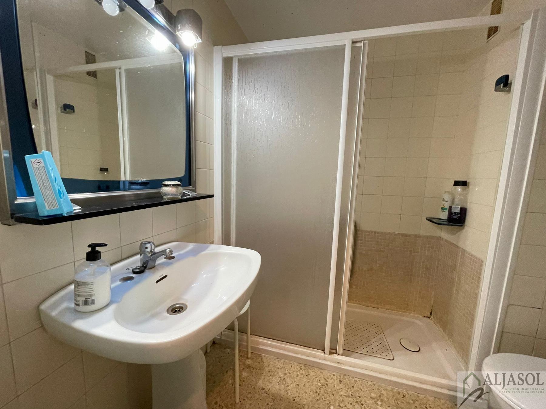 For sale of flat in Tomares