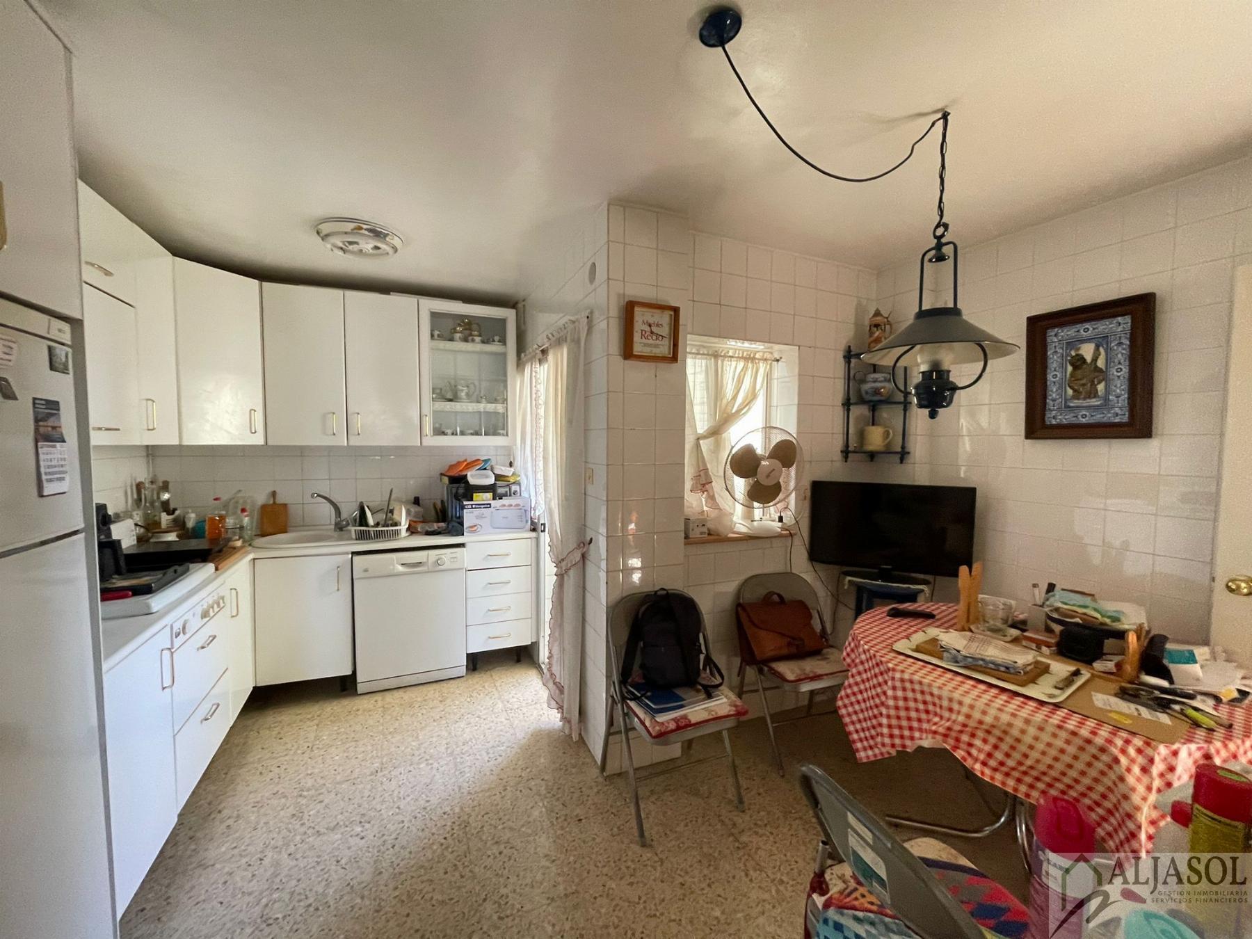 For sale of flat in Tomares