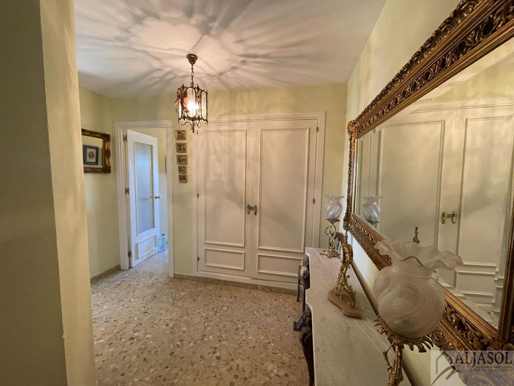 For sale of flat in Tomares