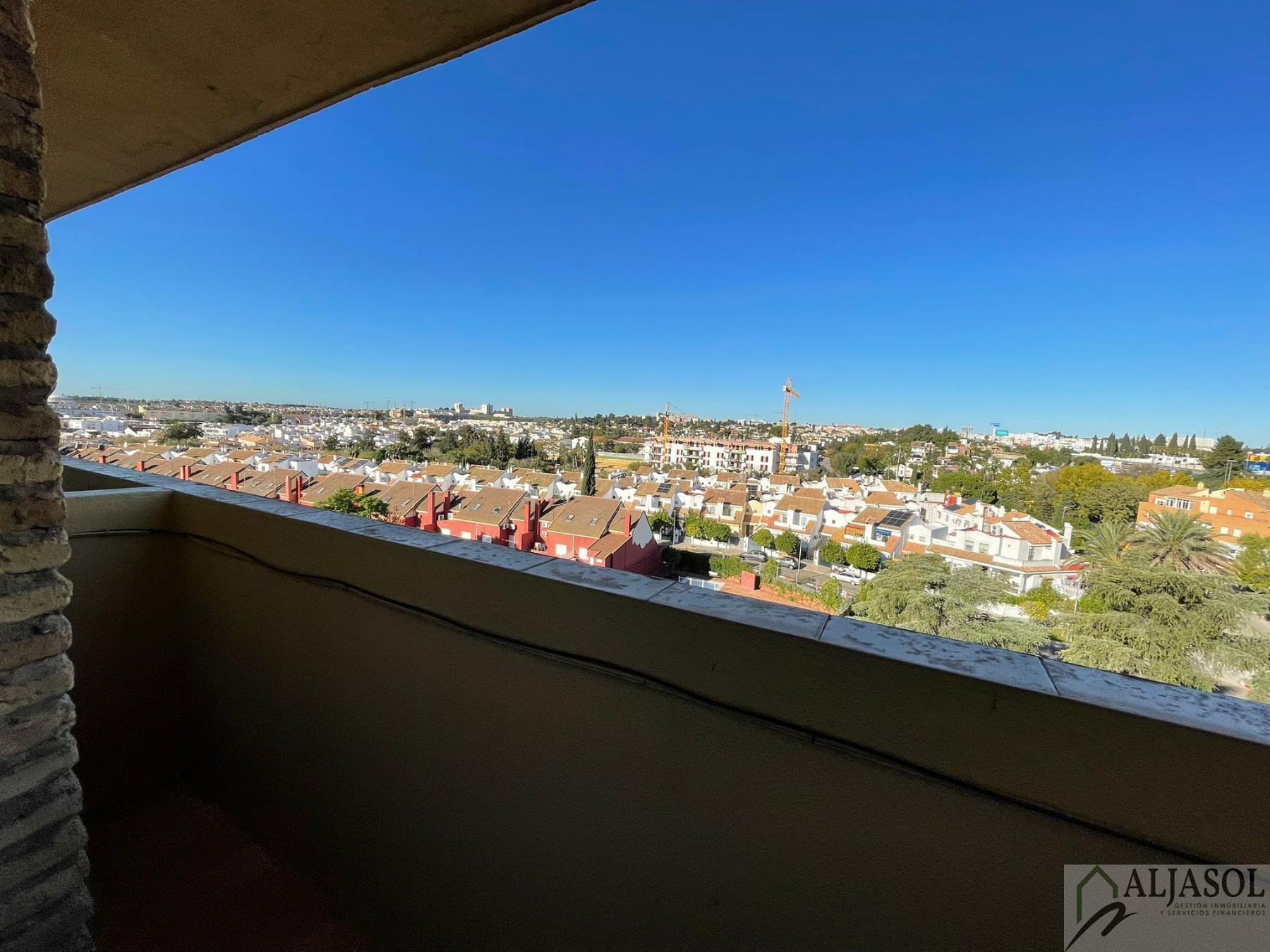 For sale of flat in Tomares