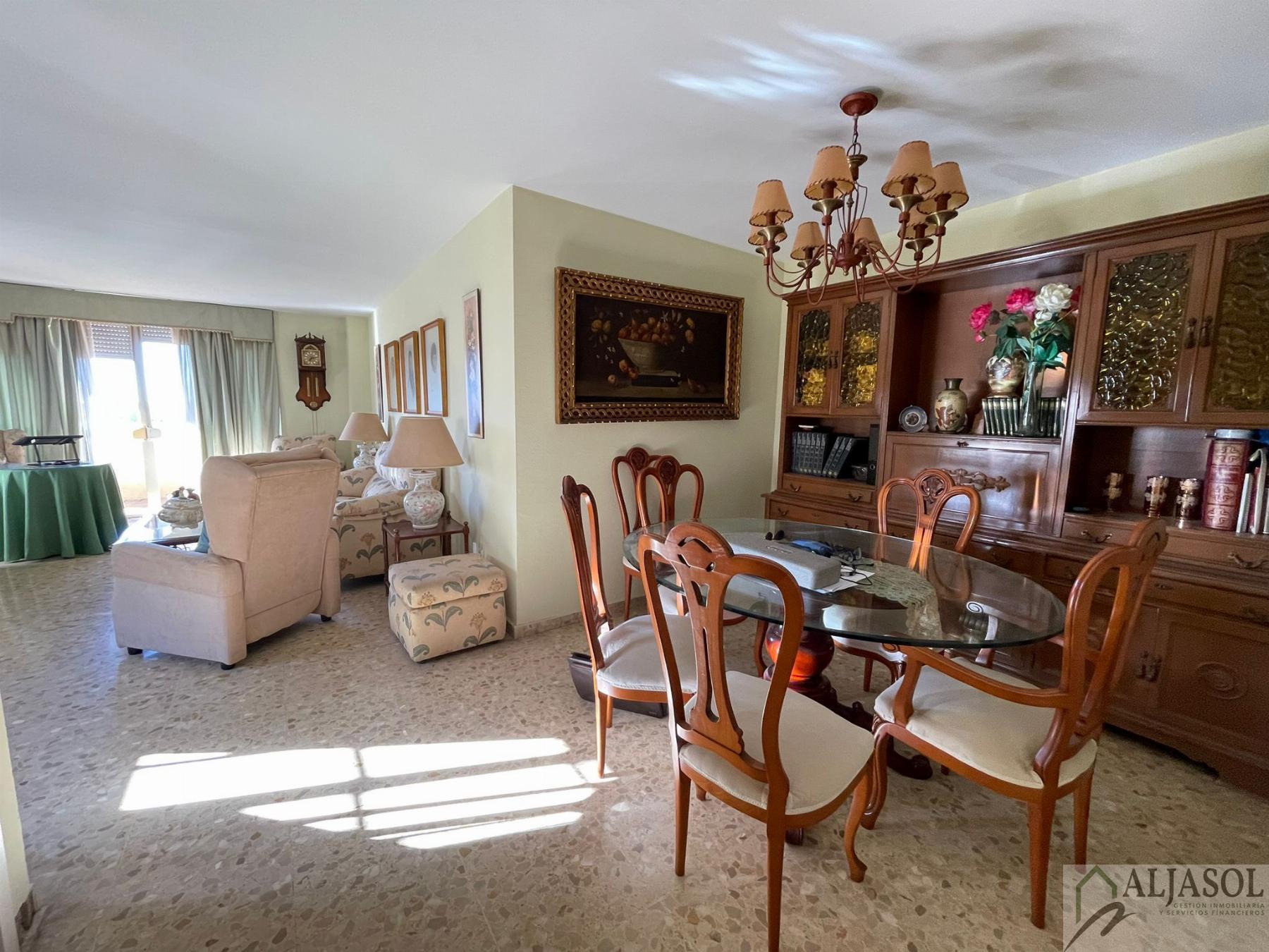 For sale of flat in Tomares