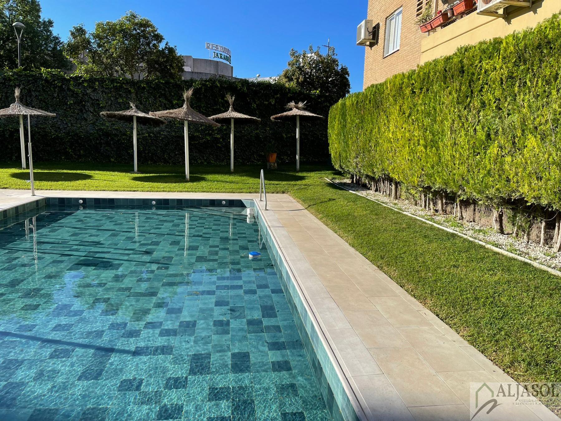 For sale of flat in Tomares