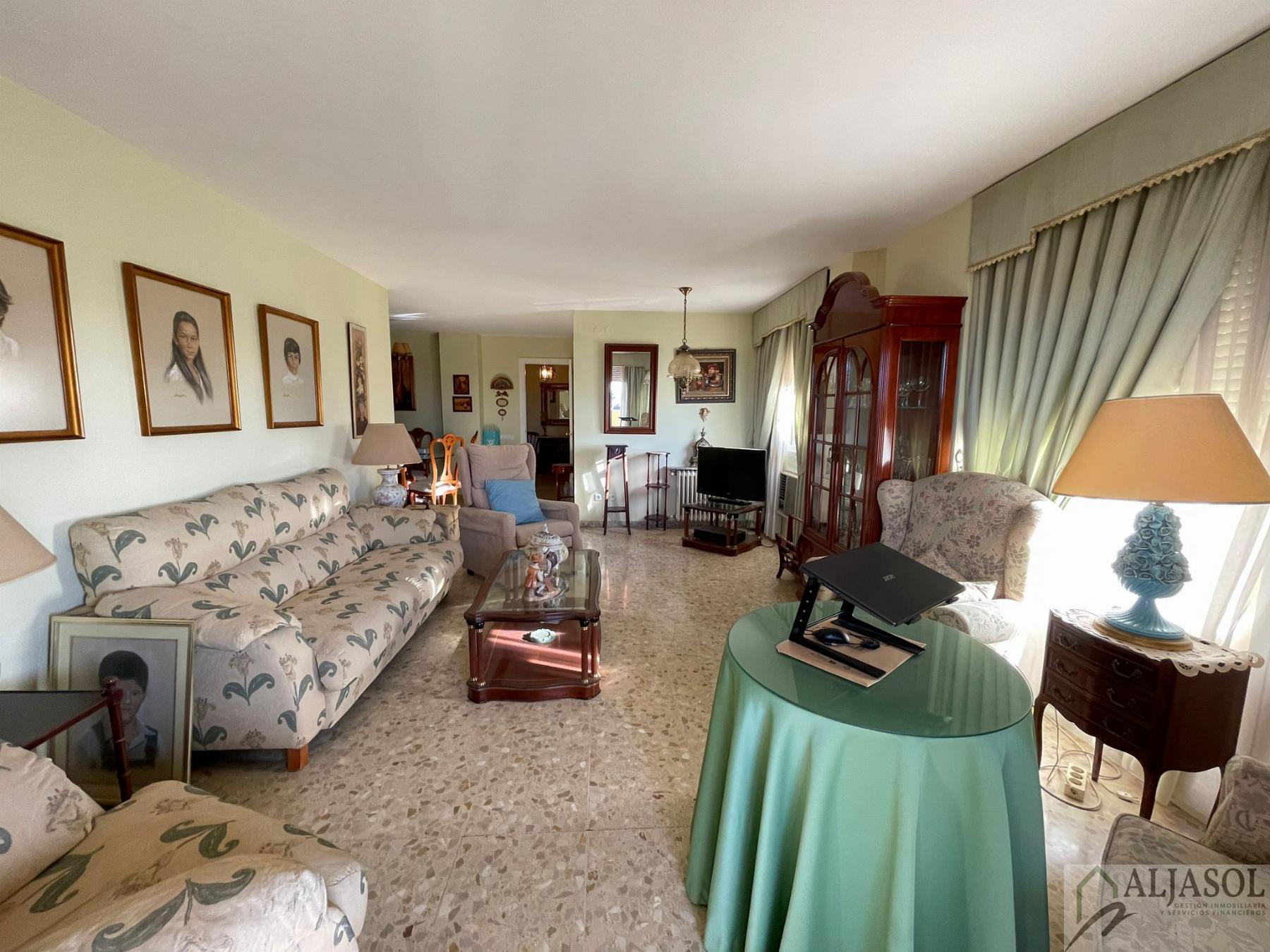 For sale of flat in Tomares