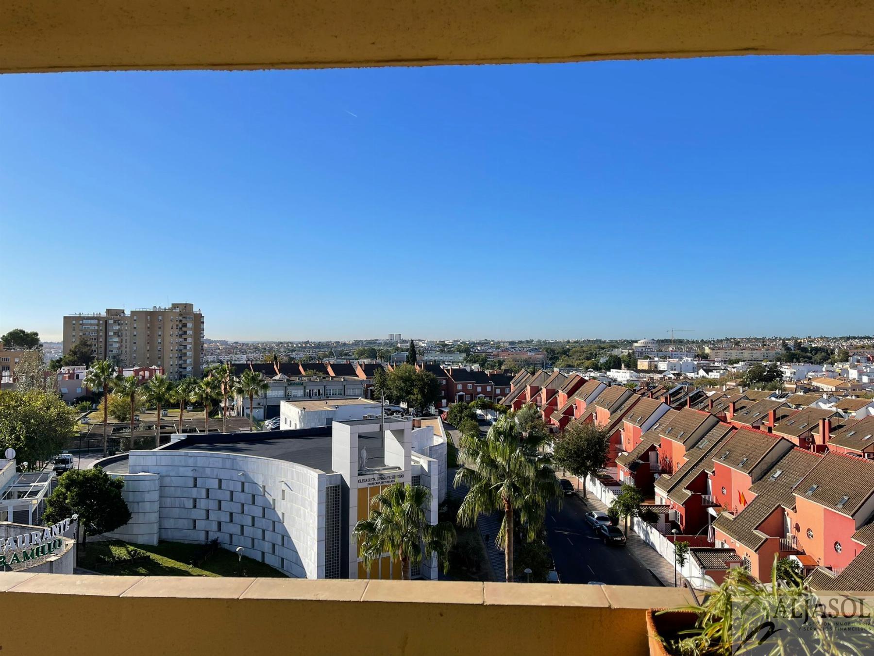 For sale of flat in Tomares