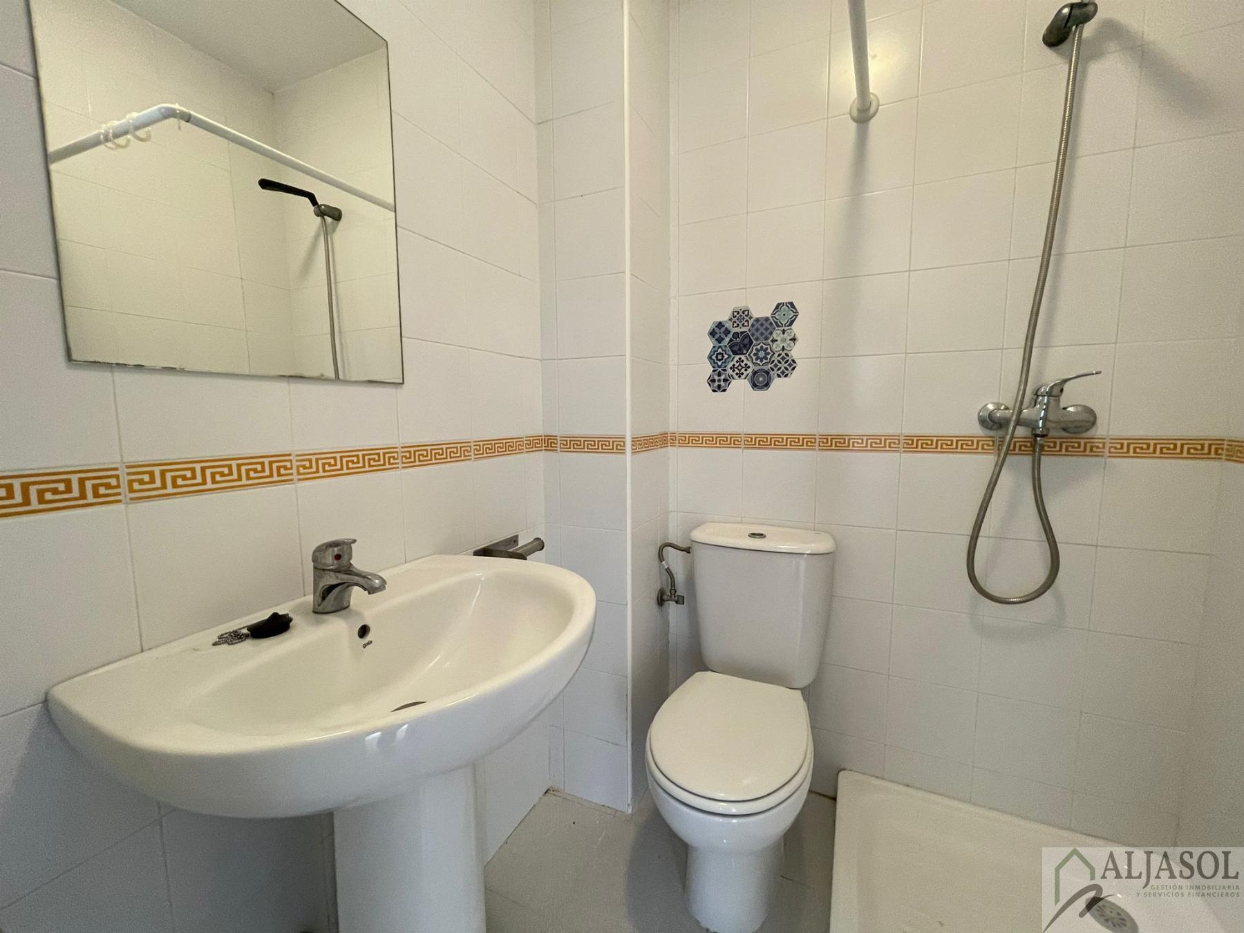 For sale of house in Villanueva del Ariscal