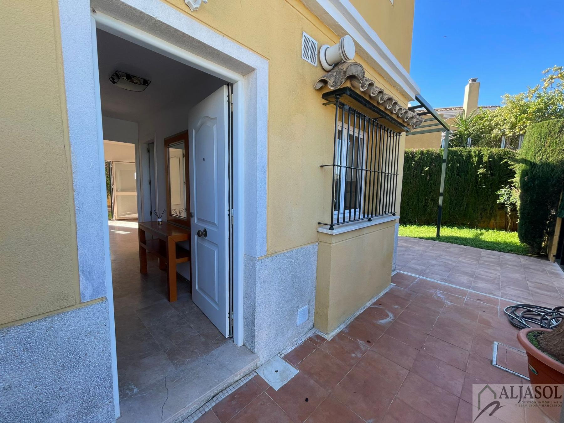 For sale of house in Villanueva del Ariscal