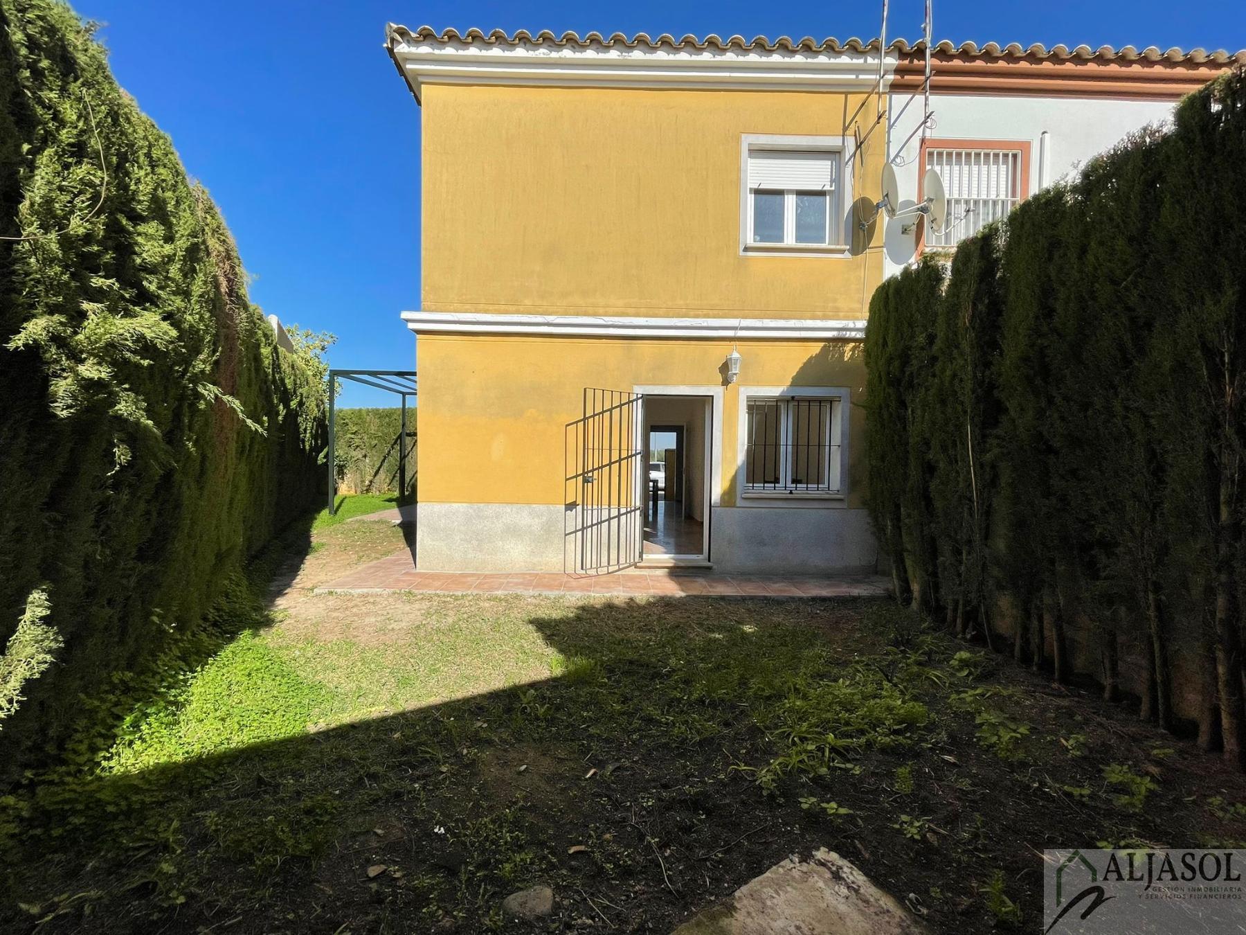 For sale of house in Villanueva del Ariscal