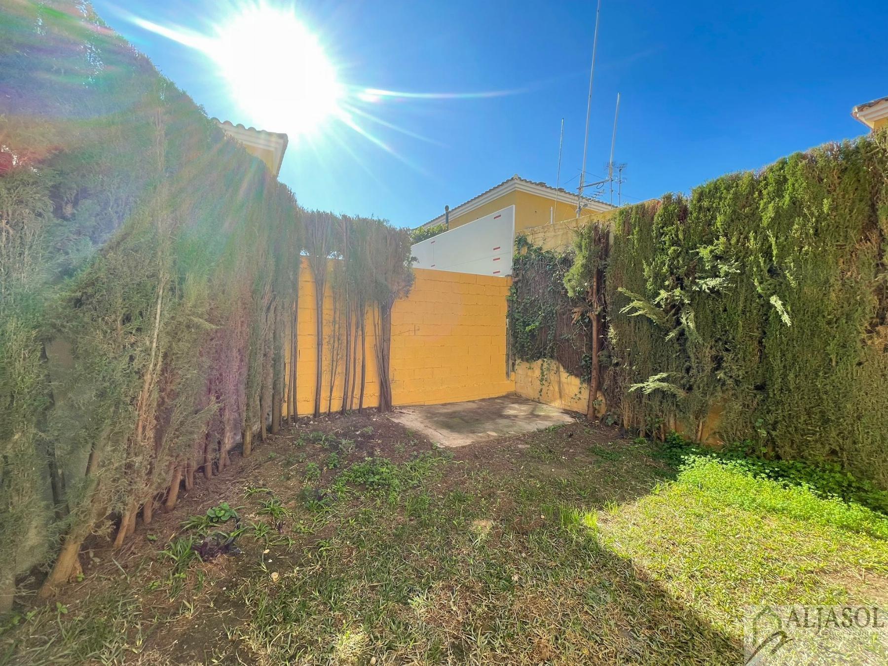 For sale of house in Villanueva del Ariscal