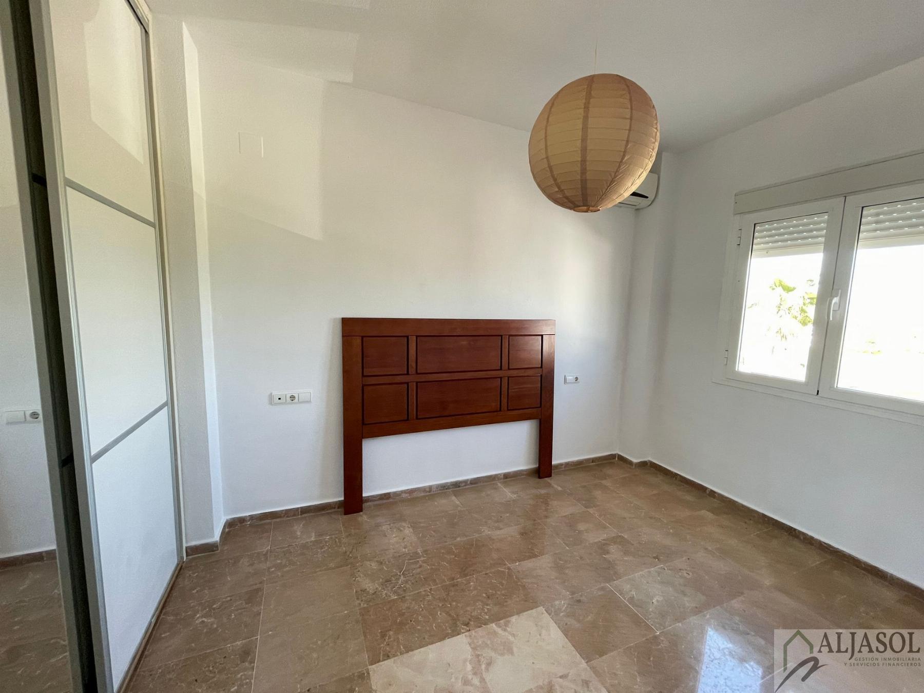 For sale of house in Villanueva del Ariscal