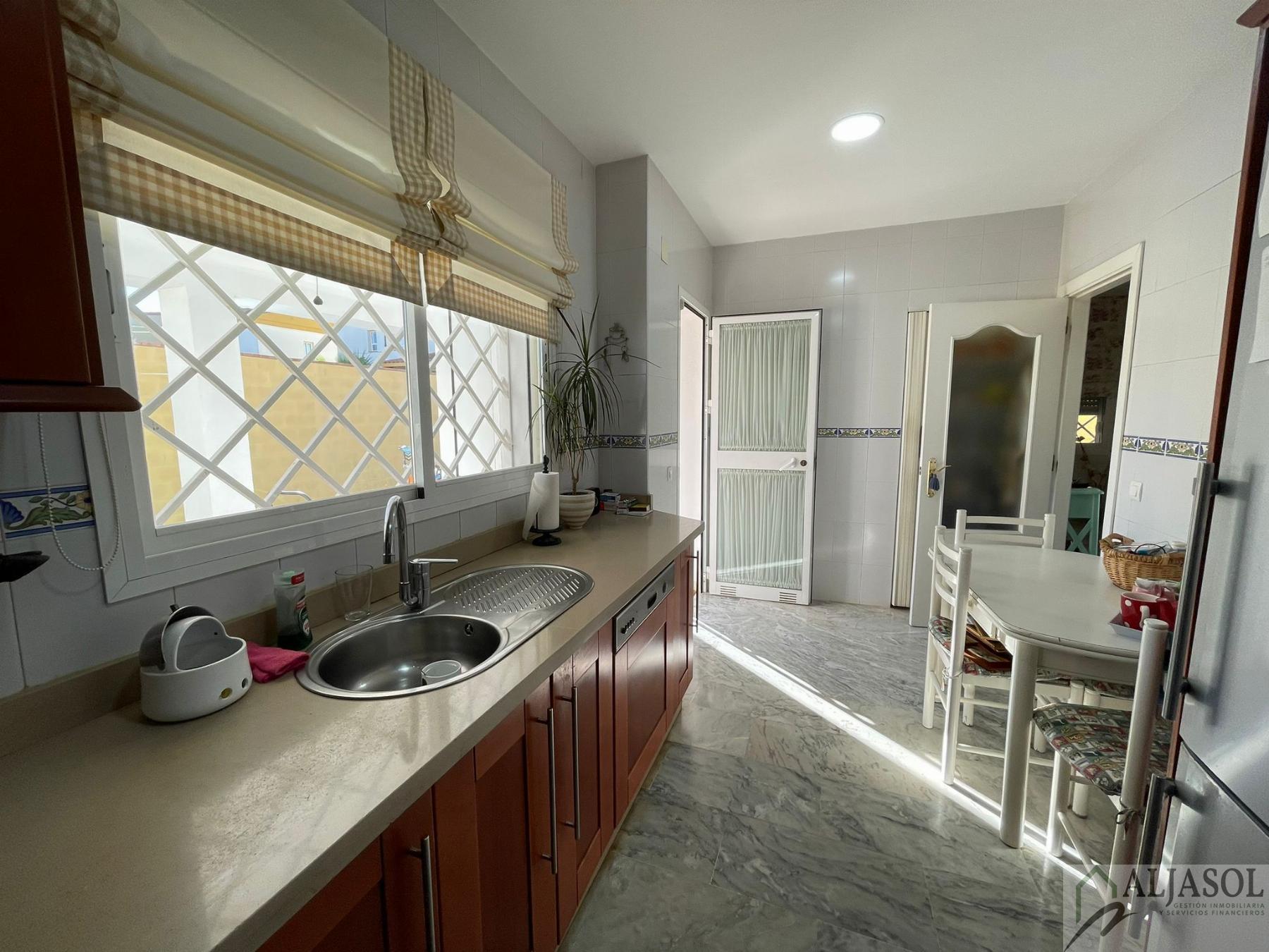 For sale of house in Salteras