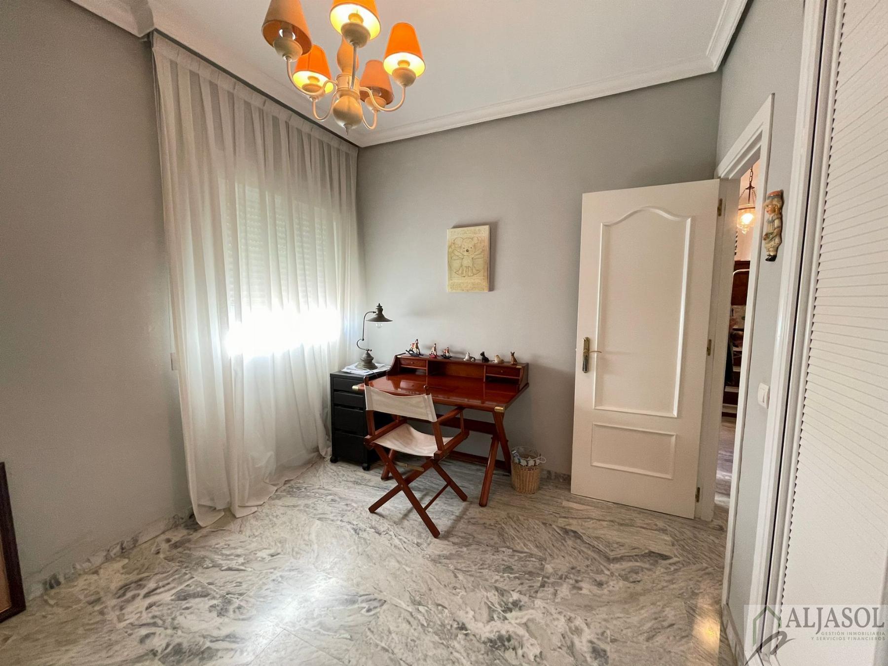 For sale of house in Salteras