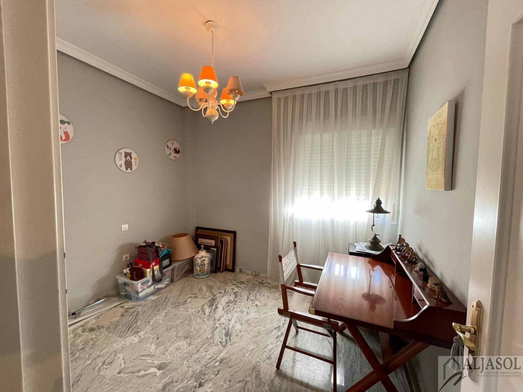 For sale of house in Salteras