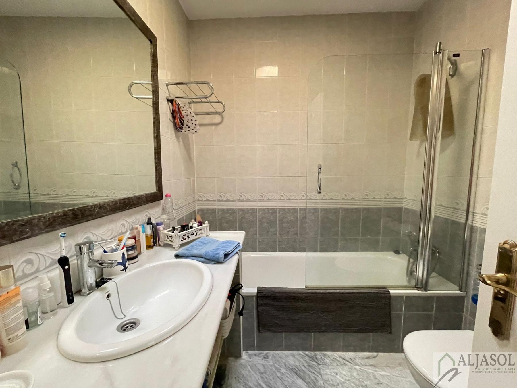 For sale of house in Salteras