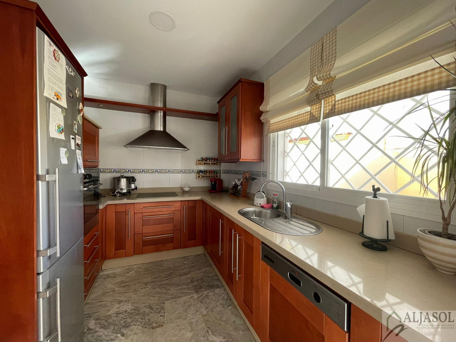 For sale of house in Salteras