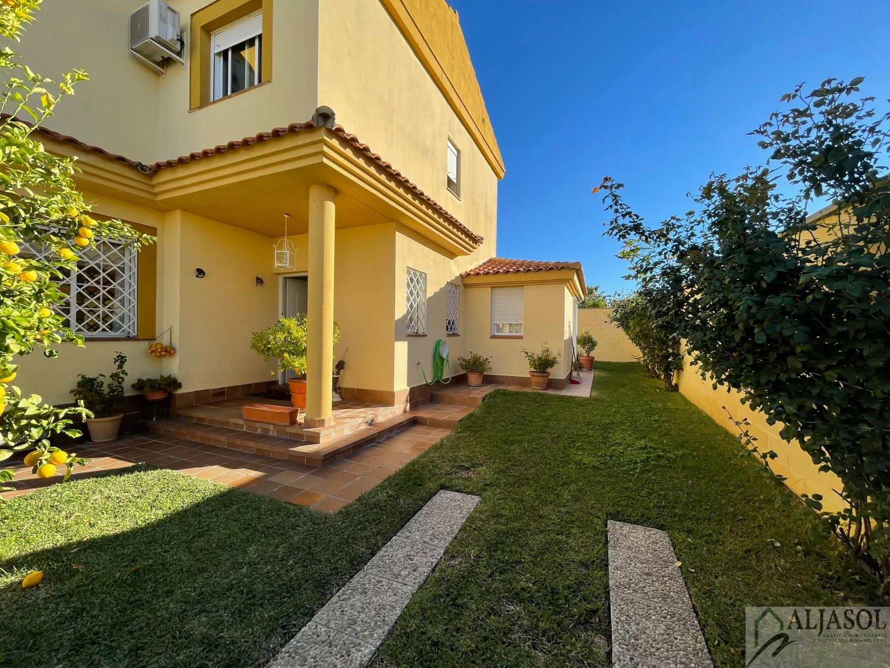 For sale of house in Salteras