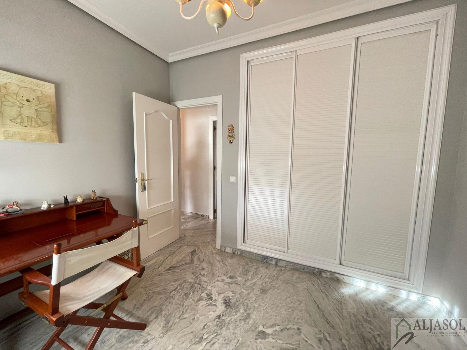 For sale of house in Salteras
