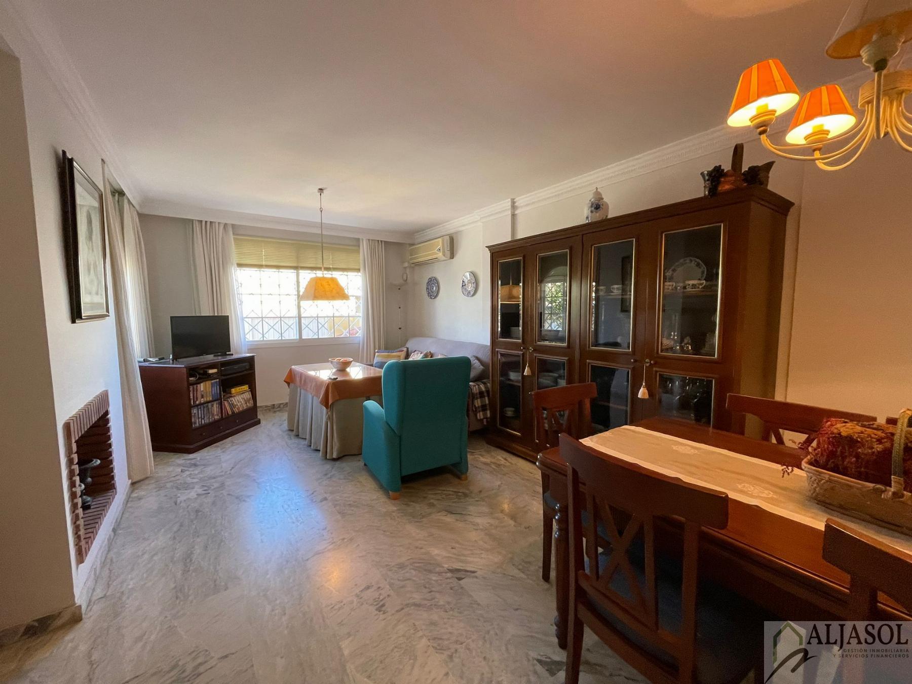 For sale of house in Salteras