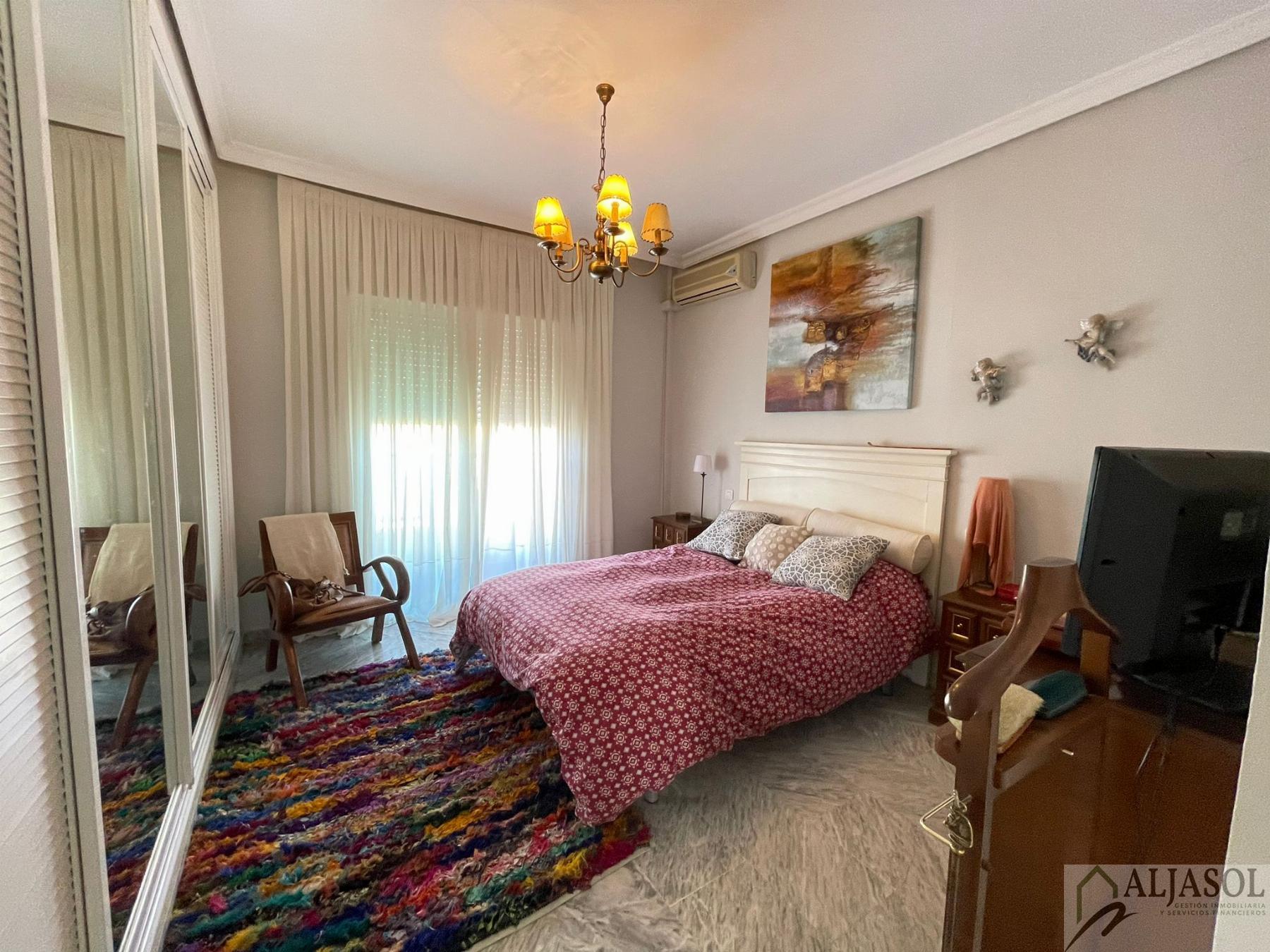 For sale of house in Salteras