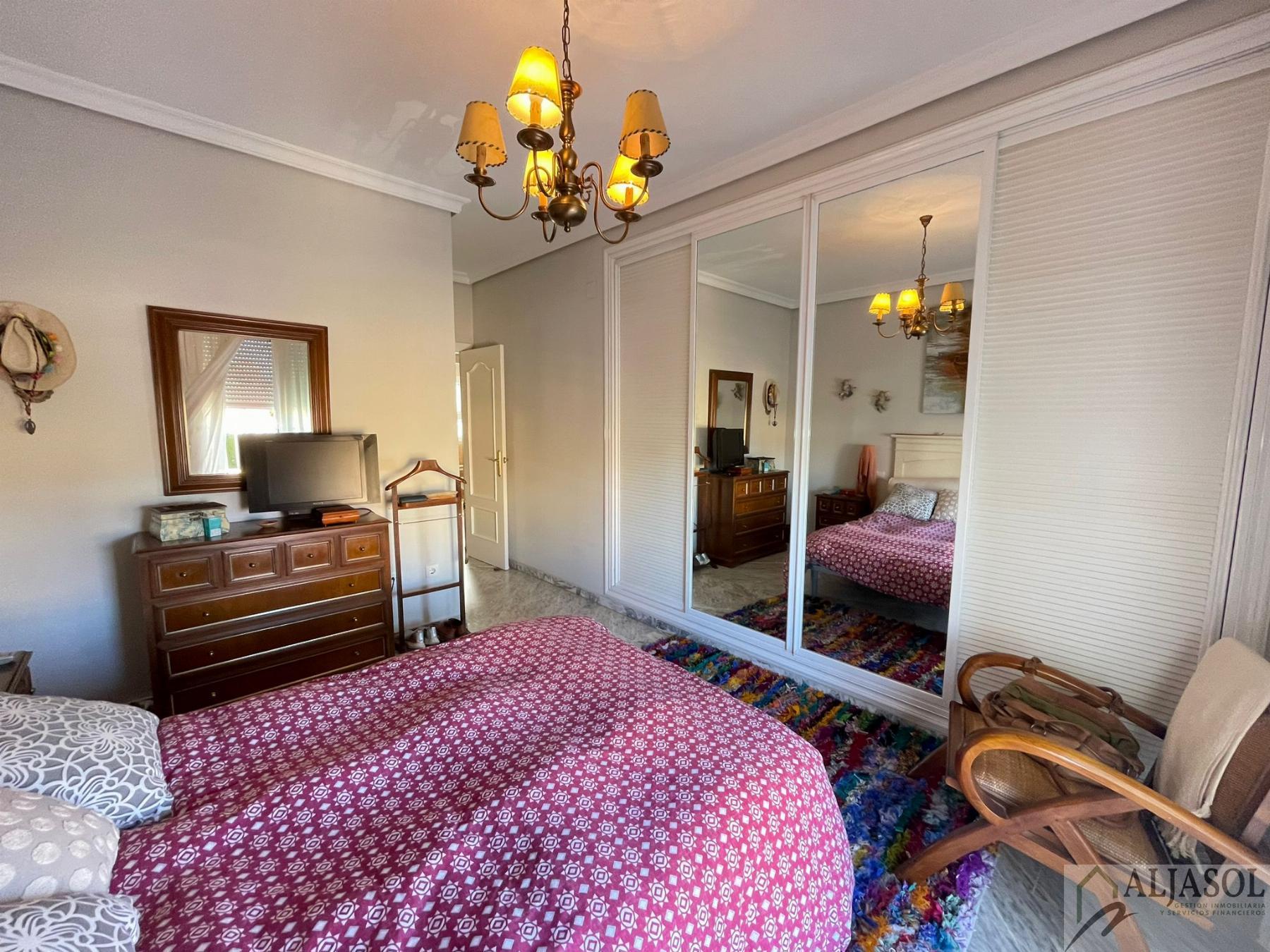 For sale of house in Salteras