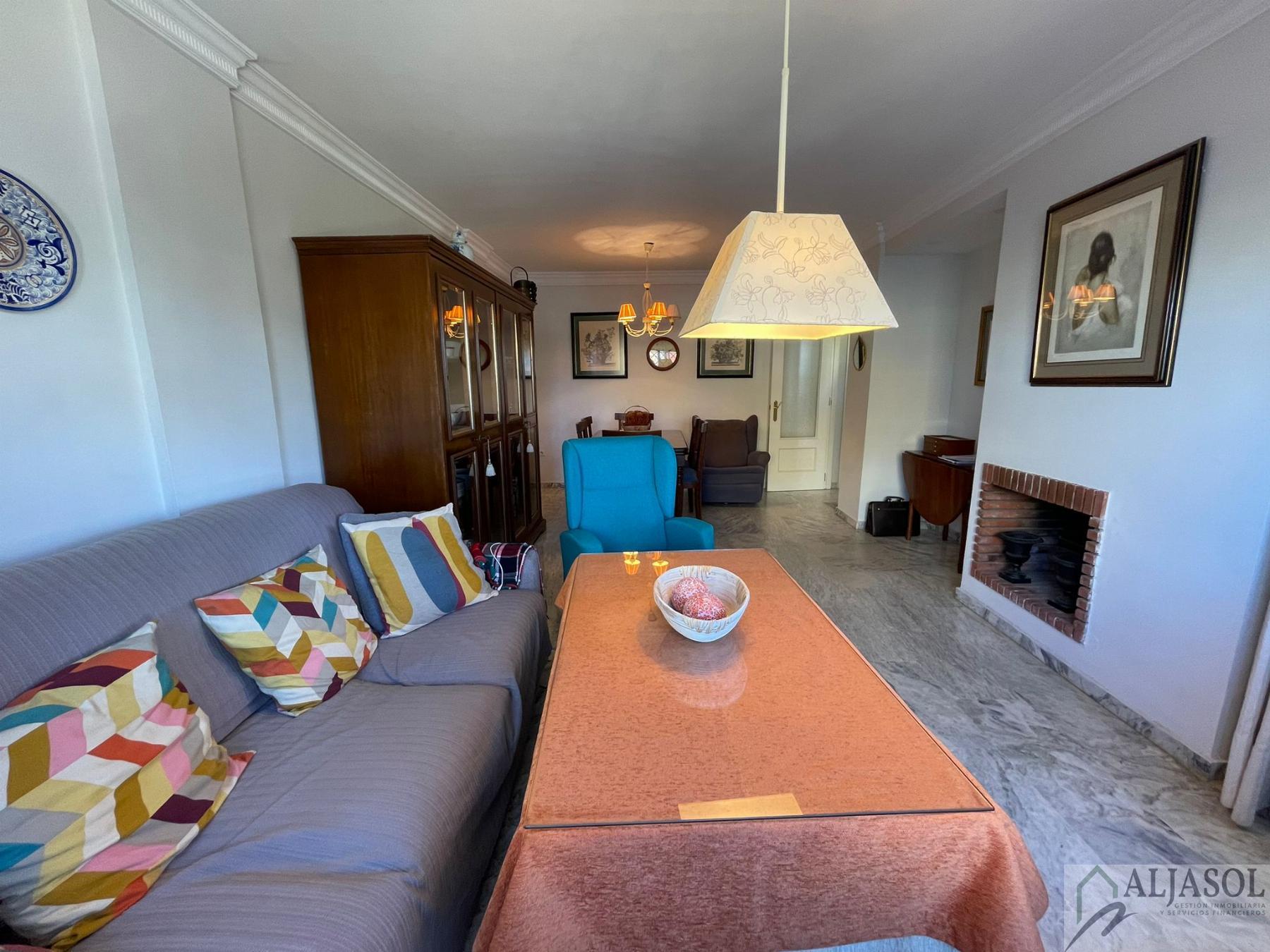 For sale of house in Salteras