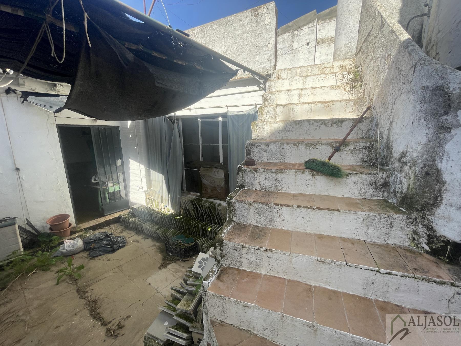 For sale of house in Salteras