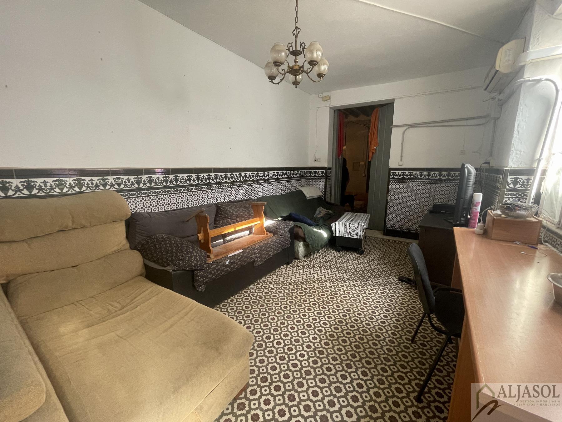 For sale of house in Salteras