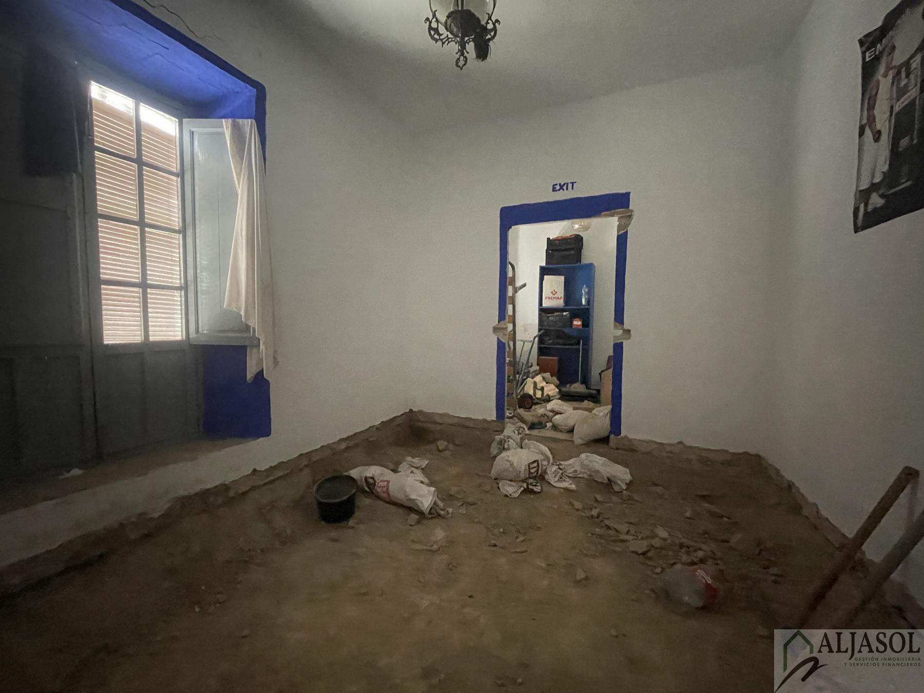 For sale of house in Salteras