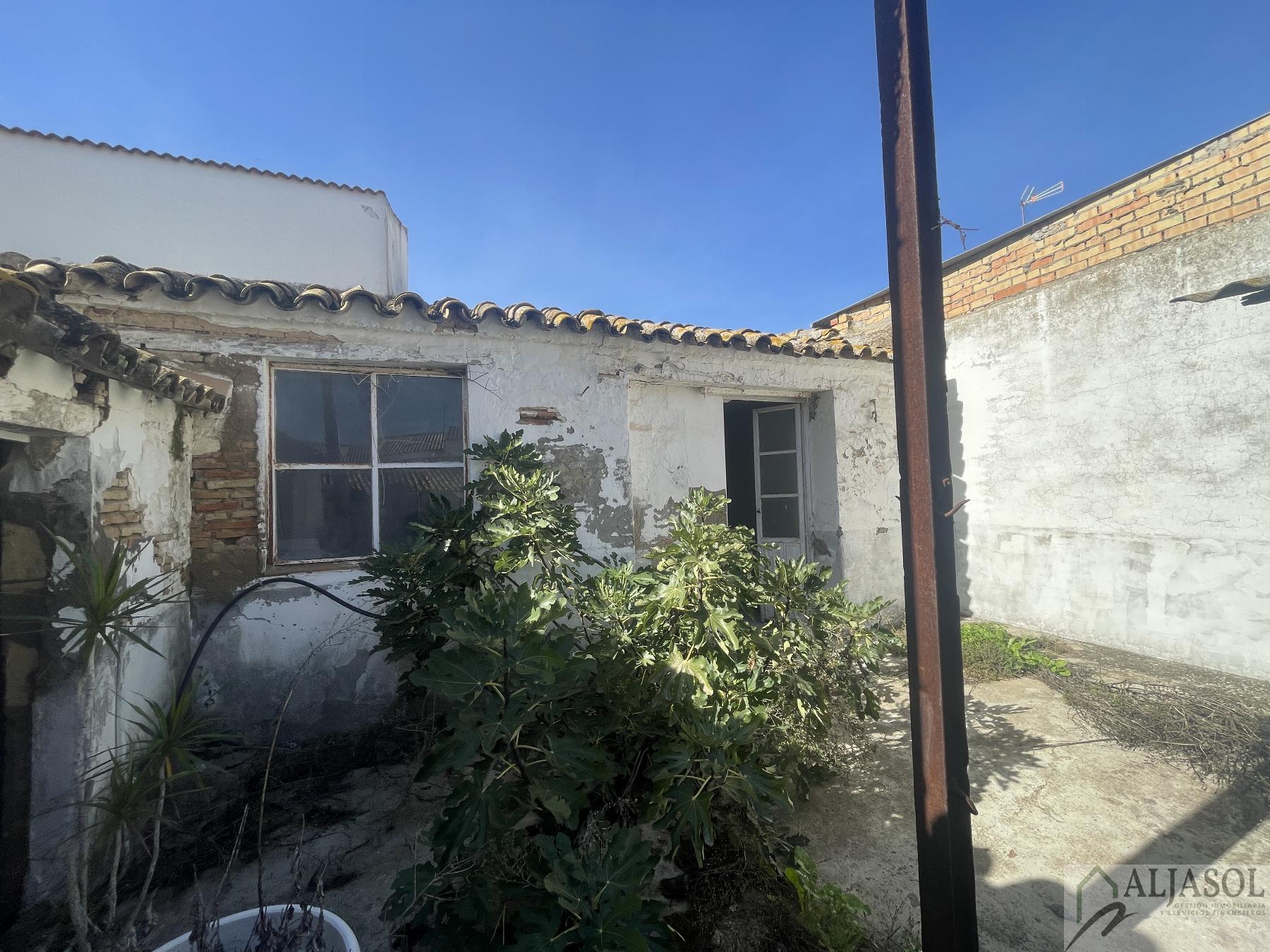 For sale of house in Salteras
