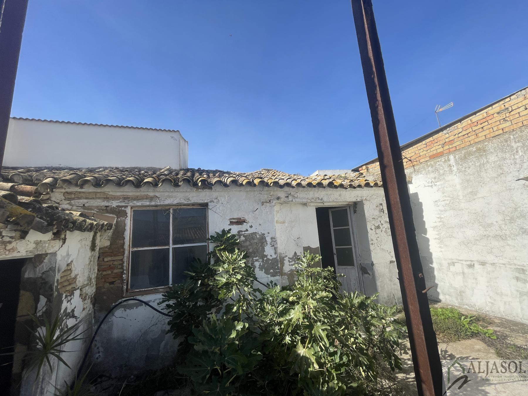For sale of house in Salteras