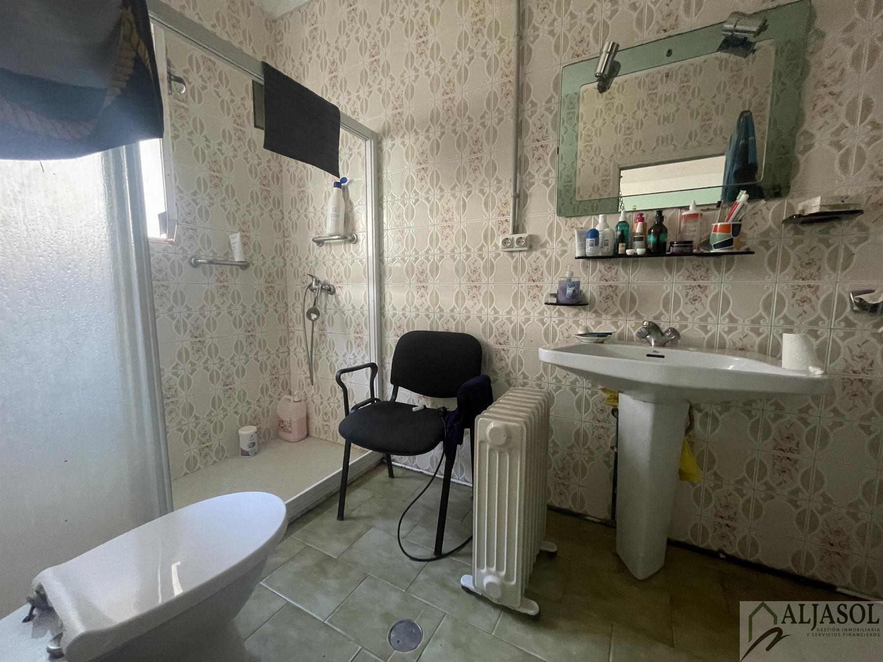 For sale of house in Salteras