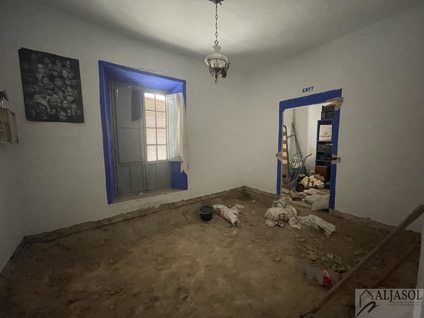 For sale of house in Salteras