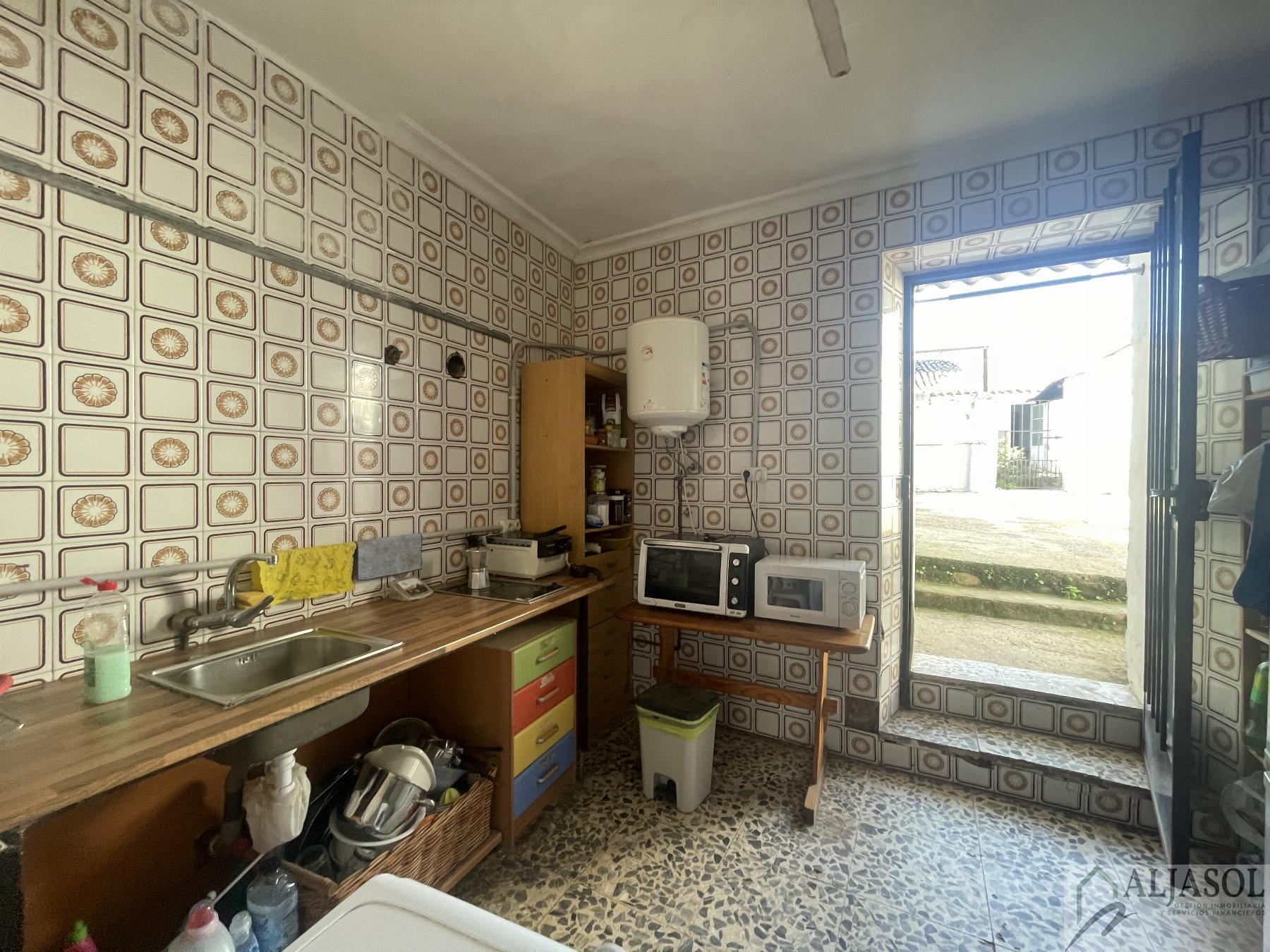 For sale of house in Salteras