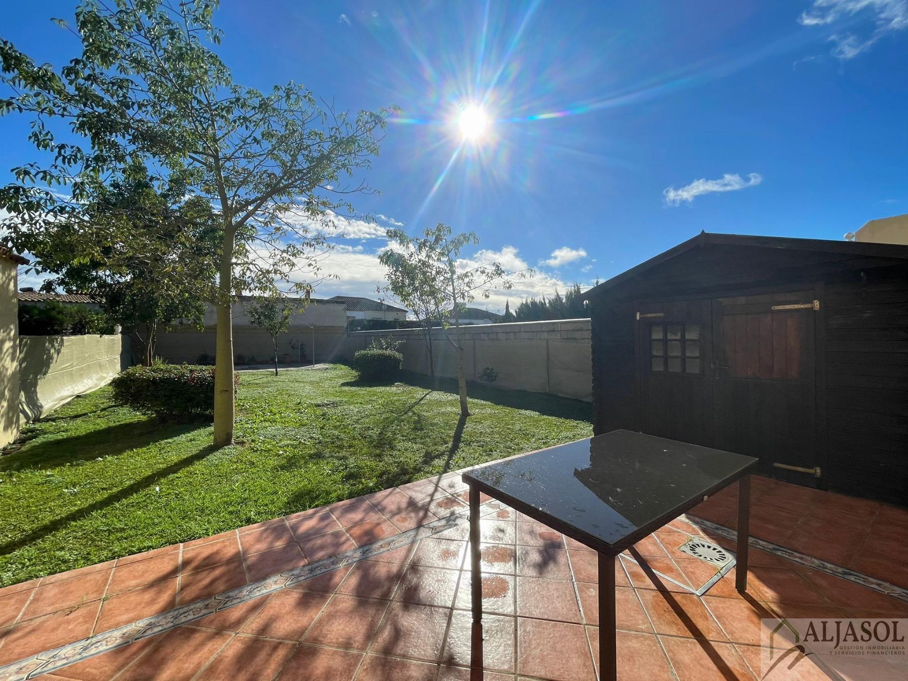 For sale of house in Almensilla