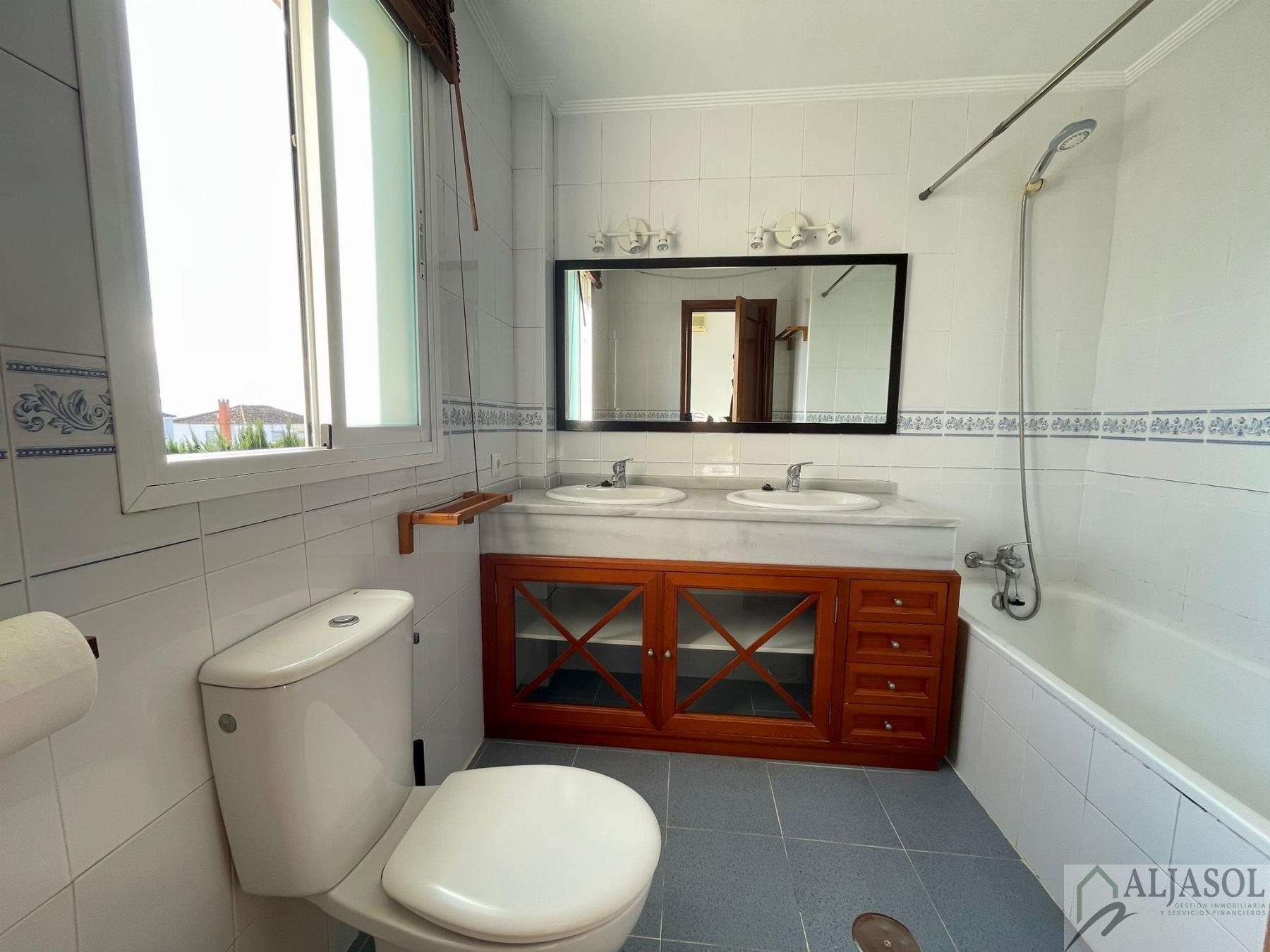 For sale of house in Almensilla