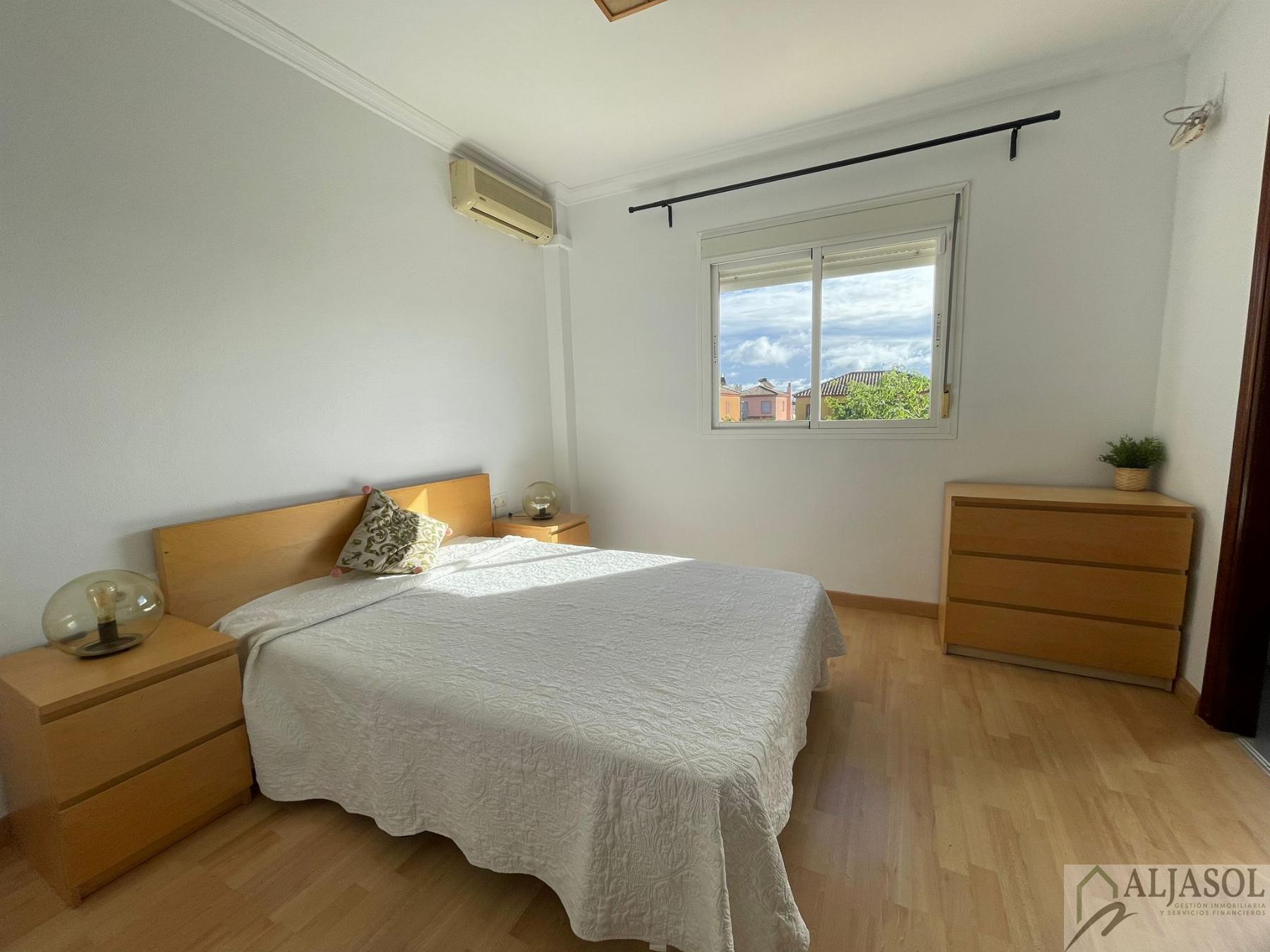 For sale of house in Almensilla