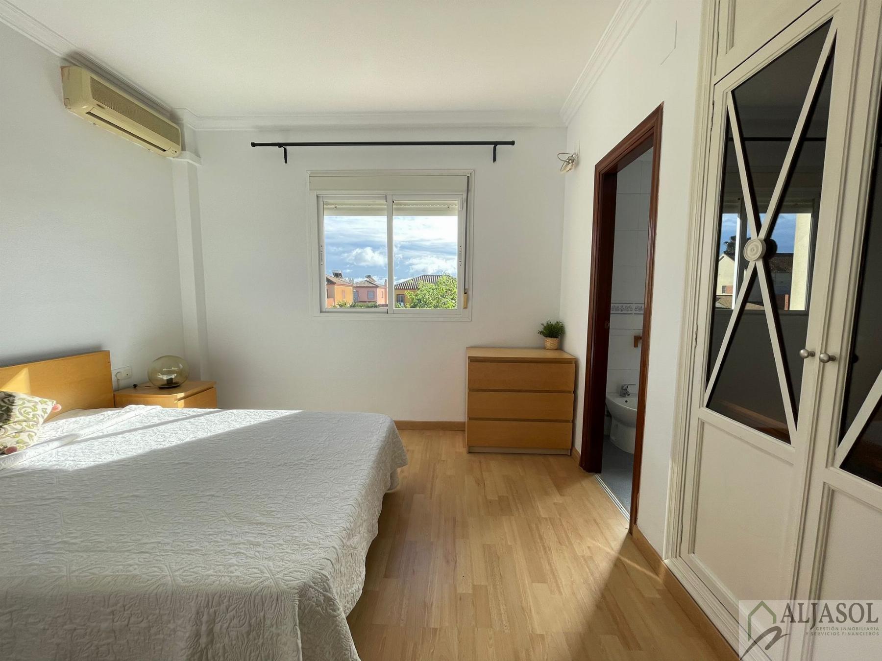 For sale of house in Almensilla