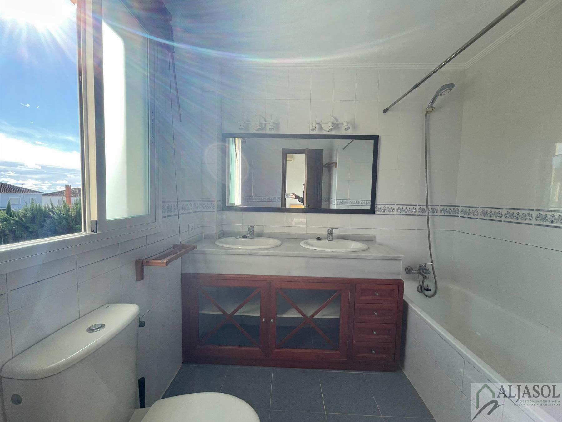 For sale of house in Almensilla