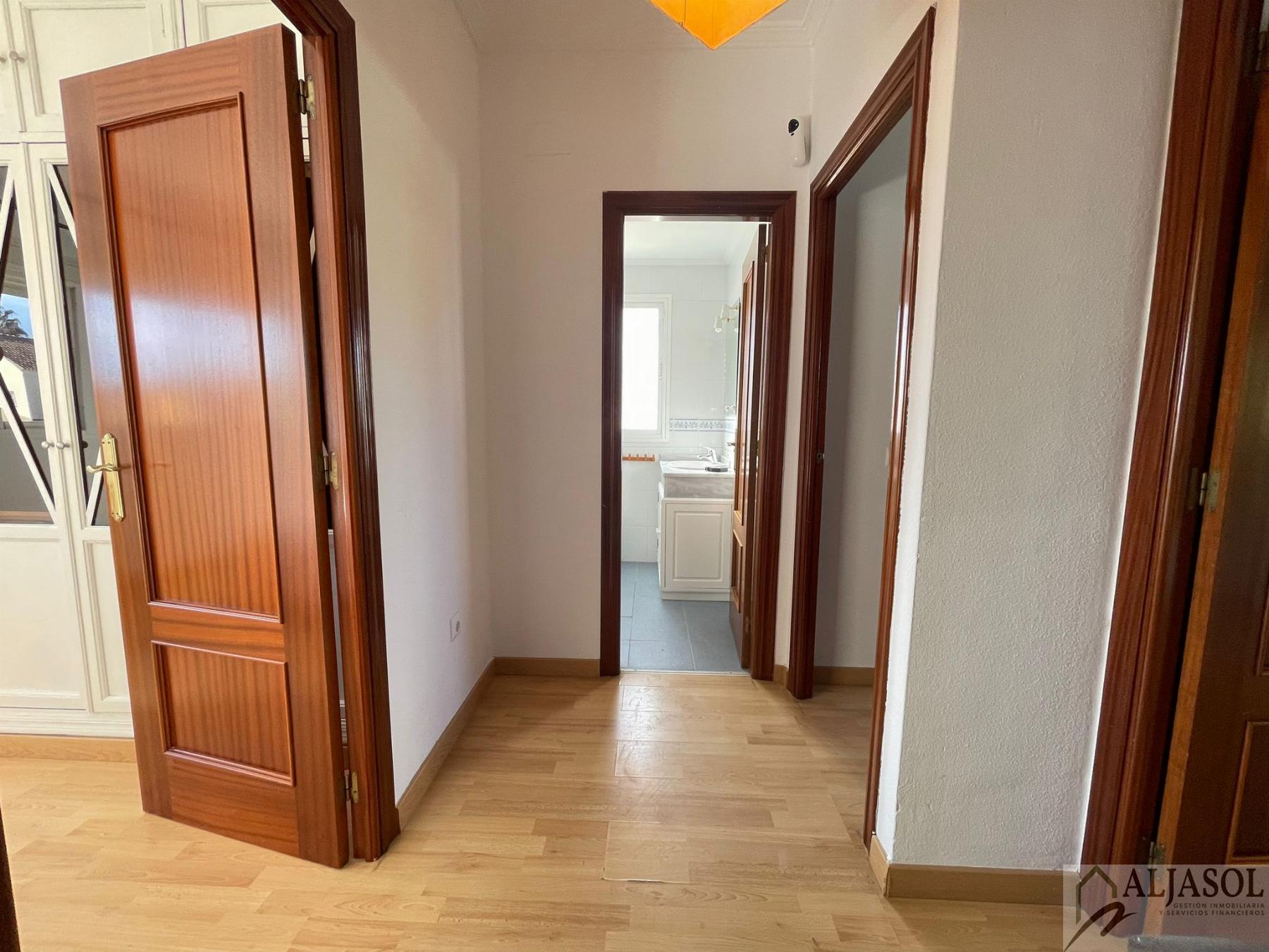 For sale of house in Almensilla