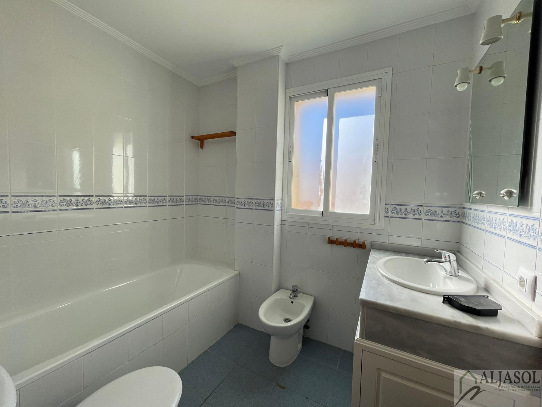 For sale of house in Almensilla
