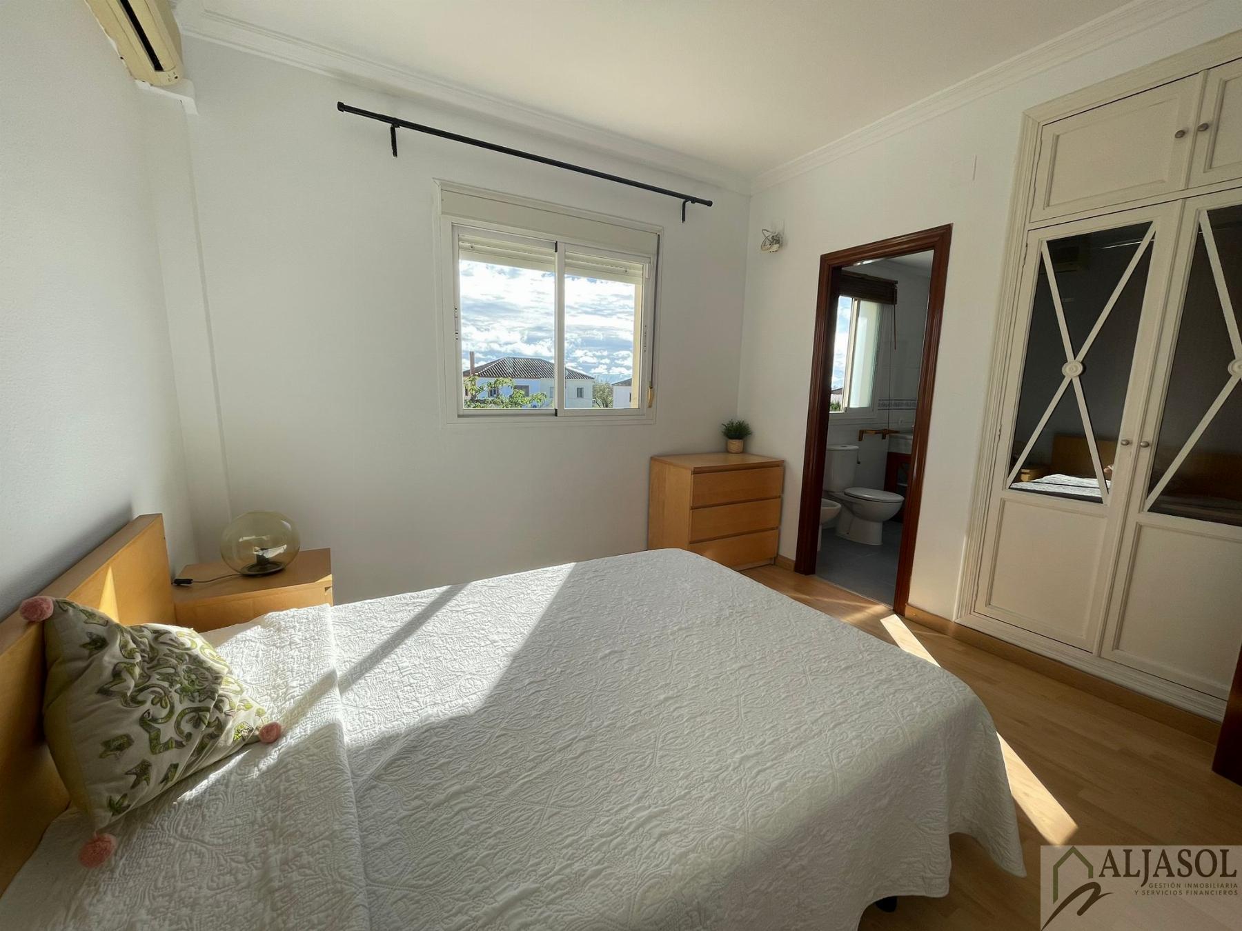 For sale of house in Almensilla