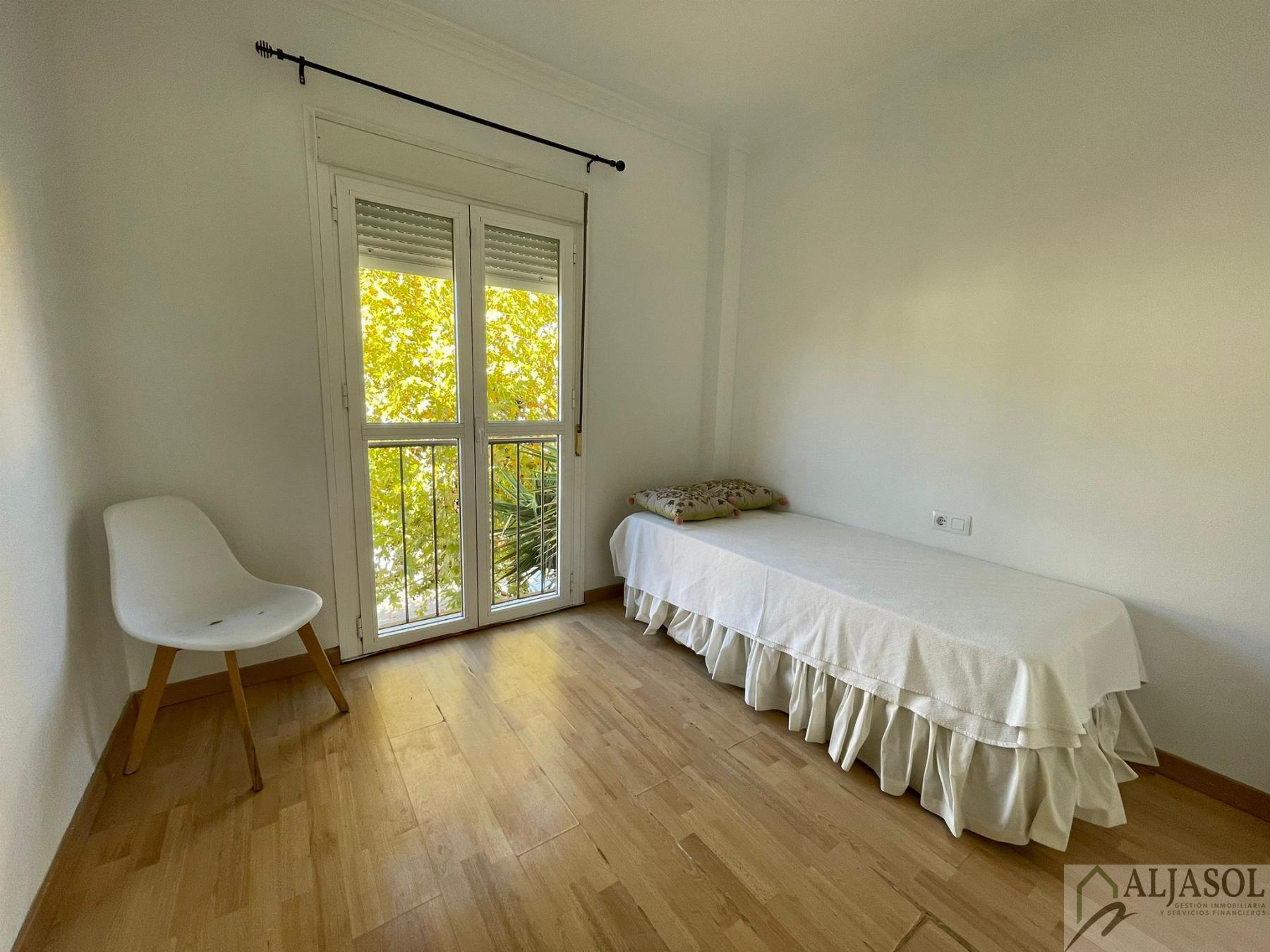 For sale of house in Almensilla