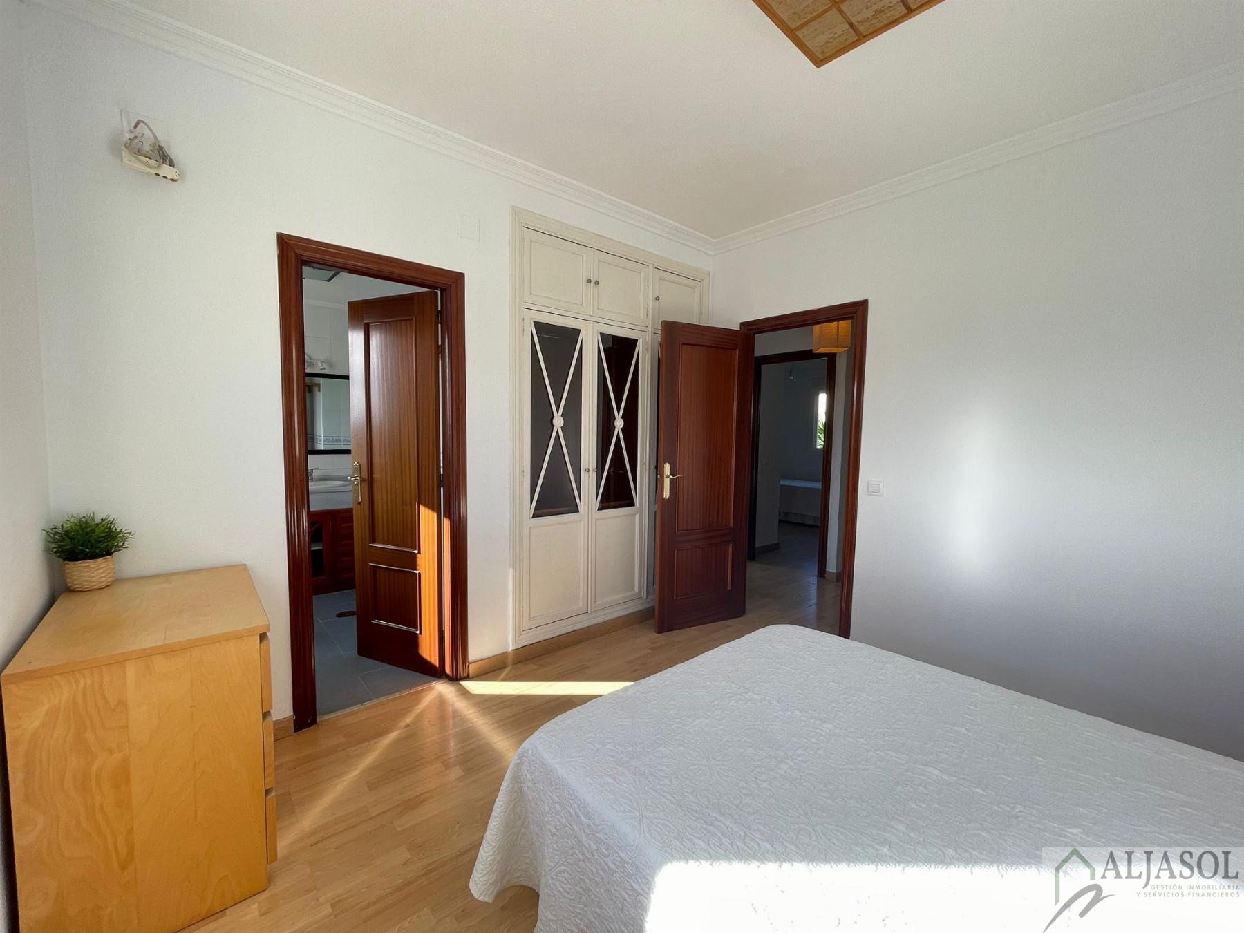 For sale of house in Almensilla