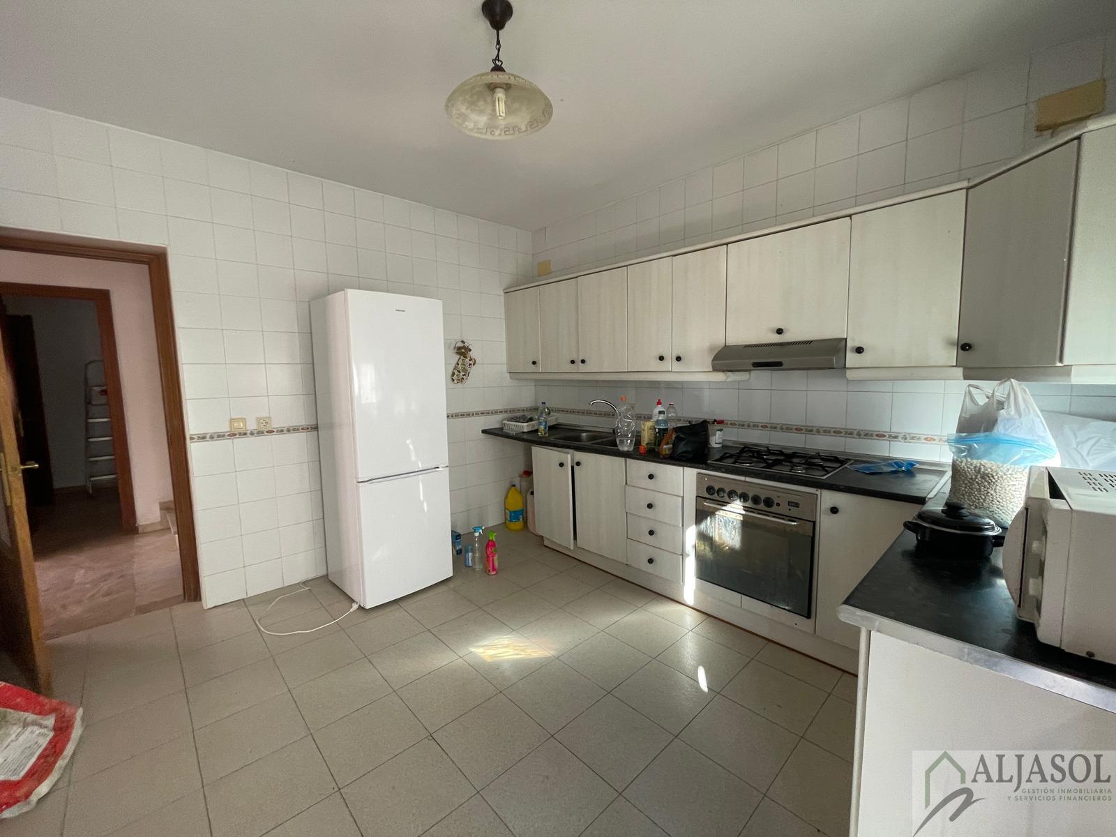 For sale of house in Salteras