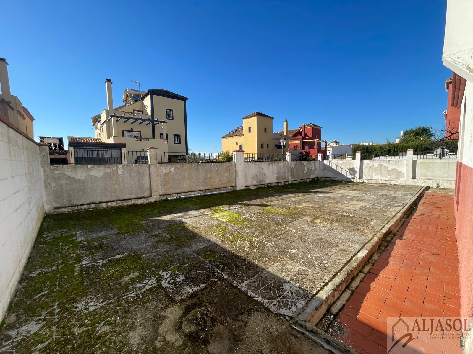 For sale of house in Salteras