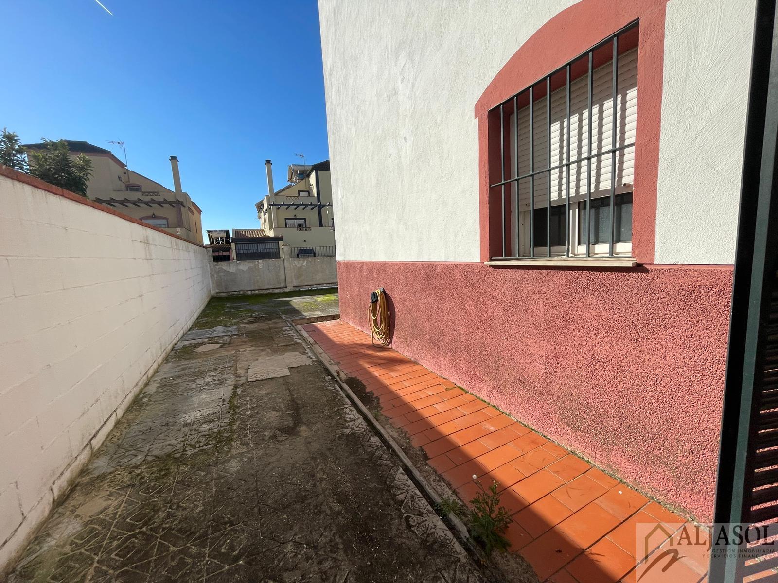 For sale of house in Salteras