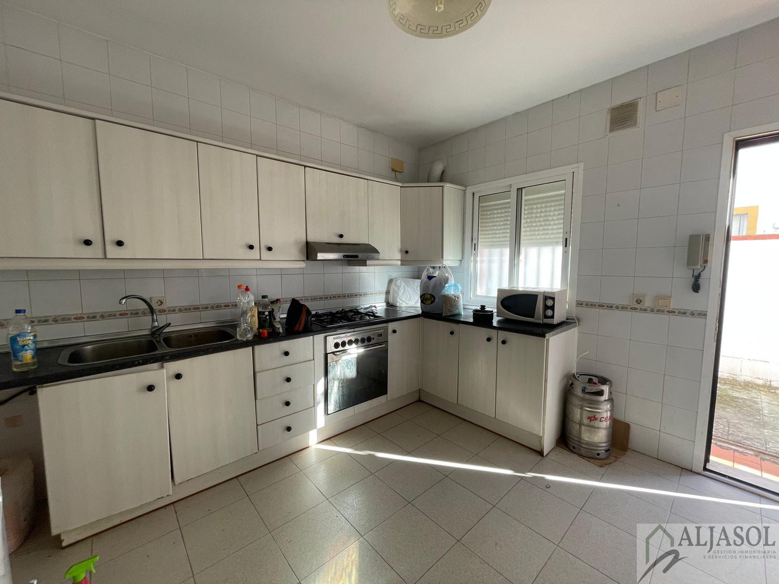 For sale of house in Salteras