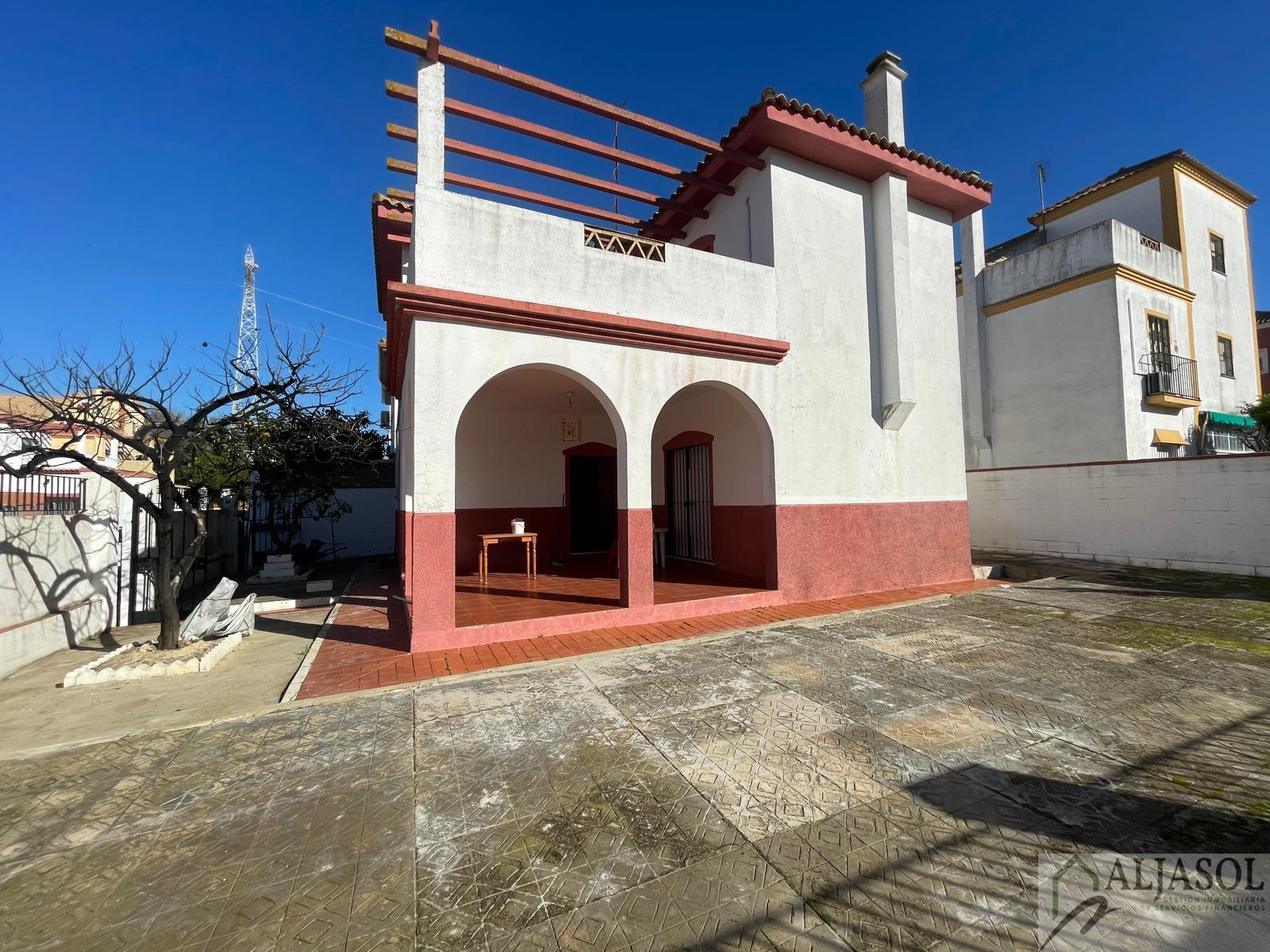 For sale of house in Salteras